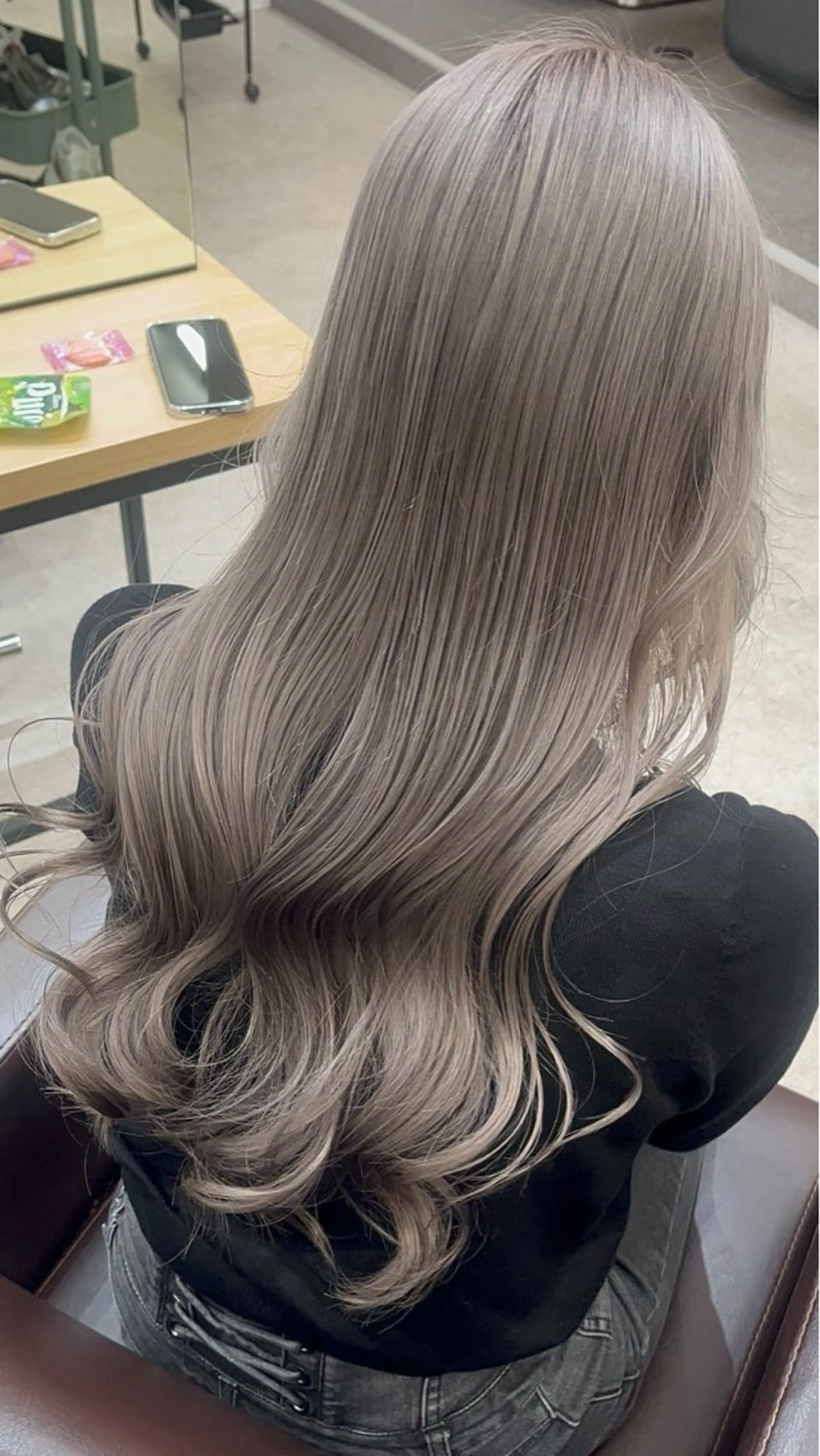 ロング カラー ブリーチ 透明感カラー シルバー ホワイトシルバー カット ヘアカラー juhl/髪質改善/ 縮毛矯正/遠藤航平のヘアスタイル