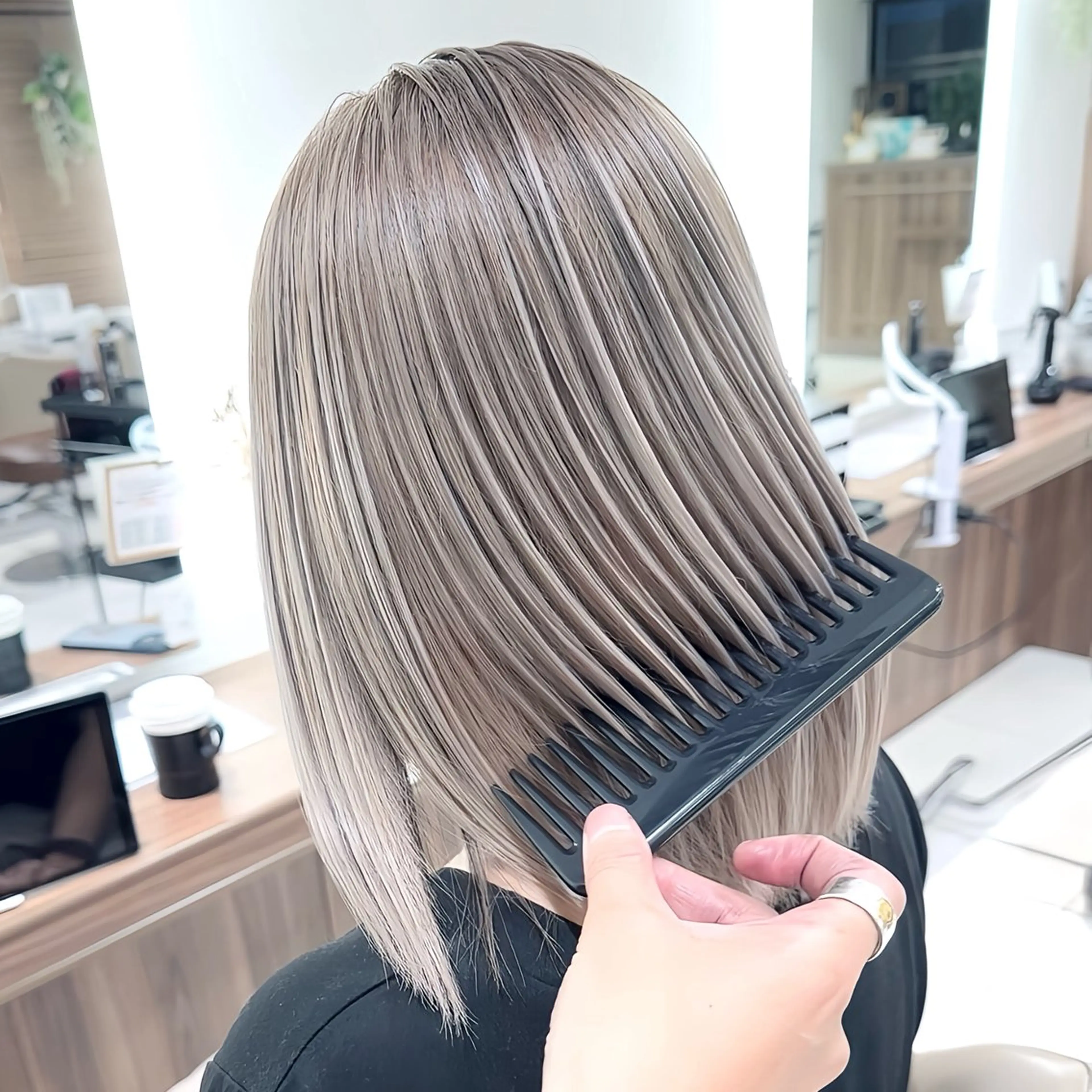 カラー ブリーチ ケアカラー ダブルカラー 加藤芽実カラーリスト ／ミルクティーカラーのヘアスタイル