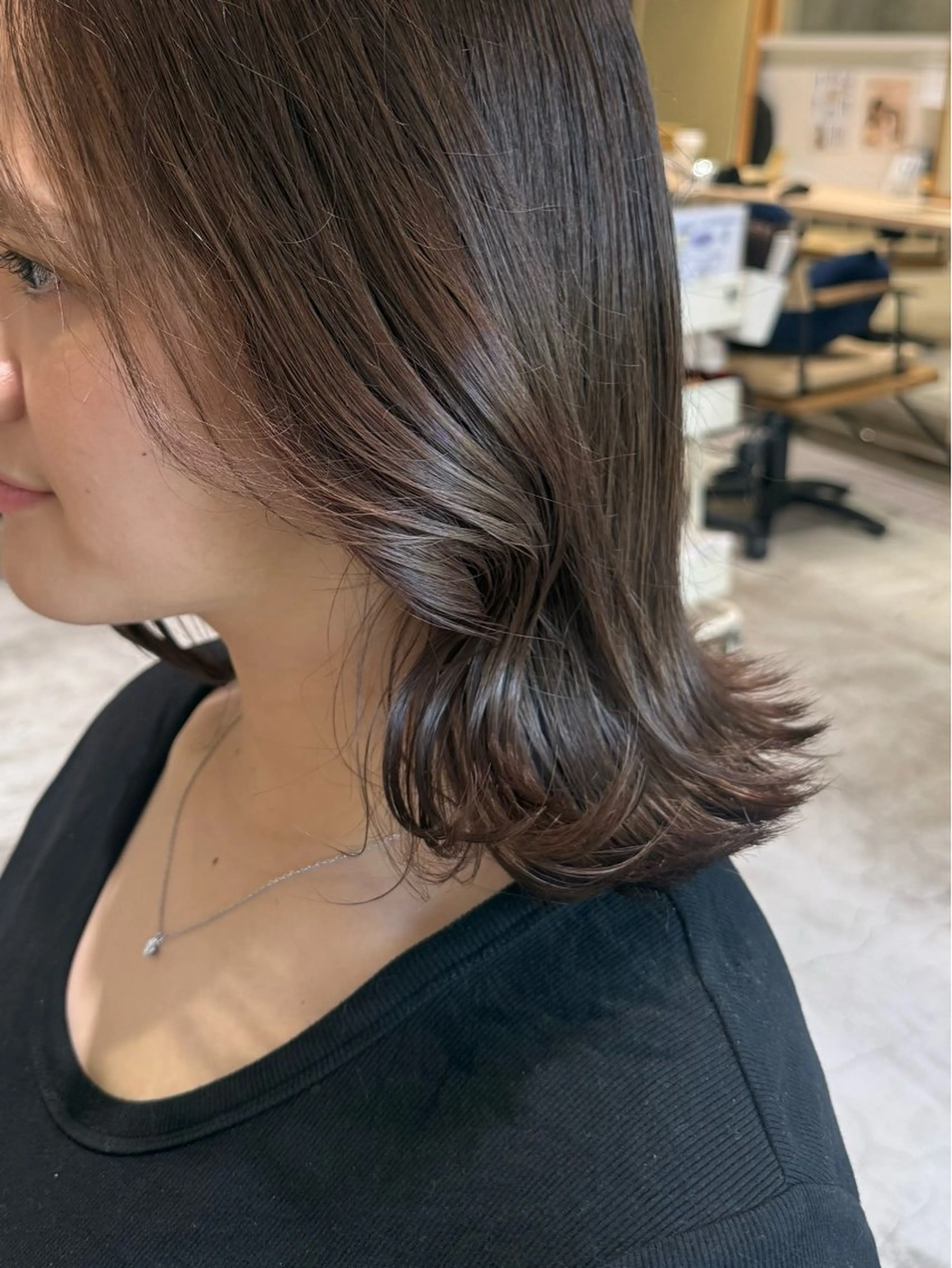 ミディアム くびれヘア 顔周りカット 外ハネヘア Lico所属・小川 楓華のヘアスタイル