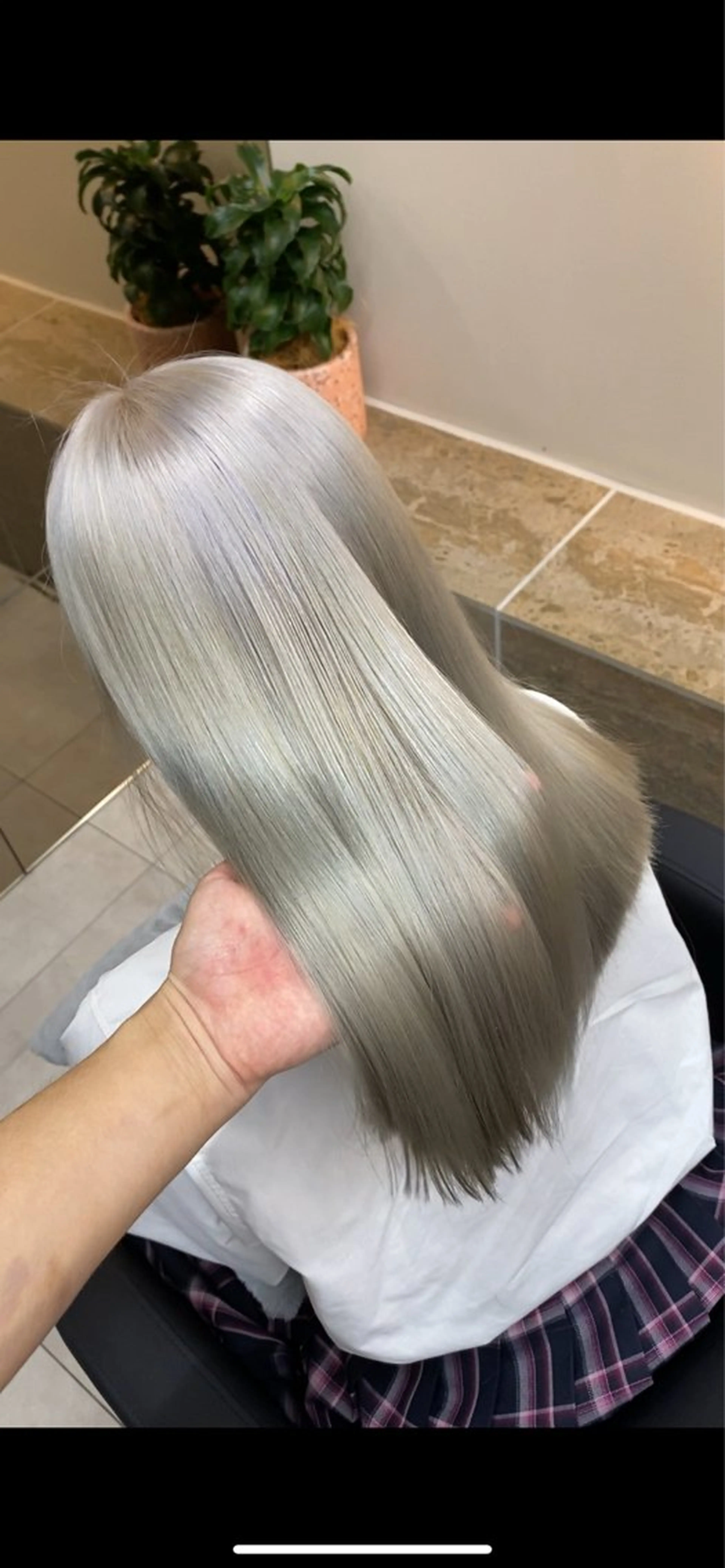 ロング カラー ブリーチ グレージュ 「似合わせ/髪質改善 《ワタル》」のヘアスタイル