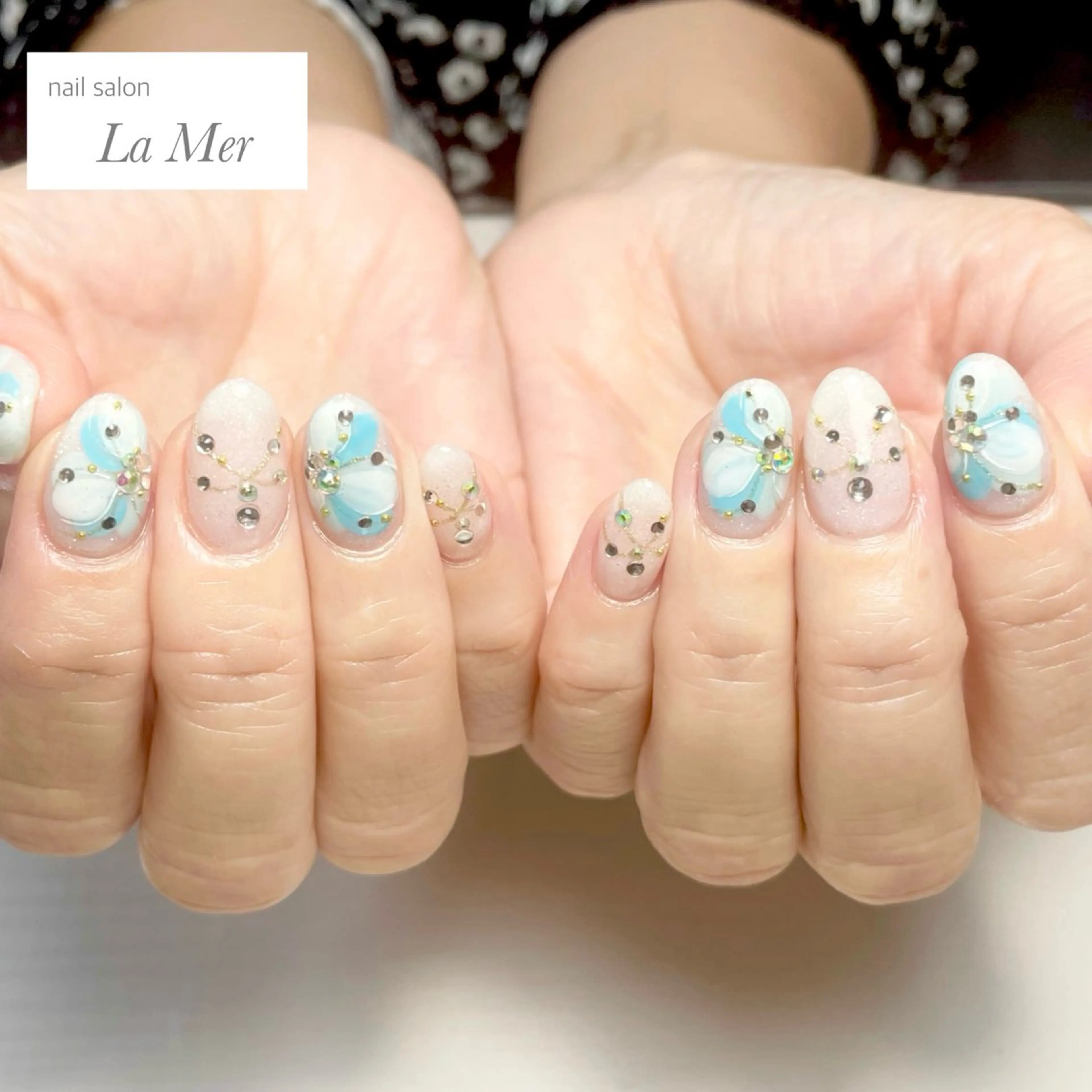ネイル ブルー フラワーネイル 持ち込み ホワイト nailsalon La Merのネイルデザイン