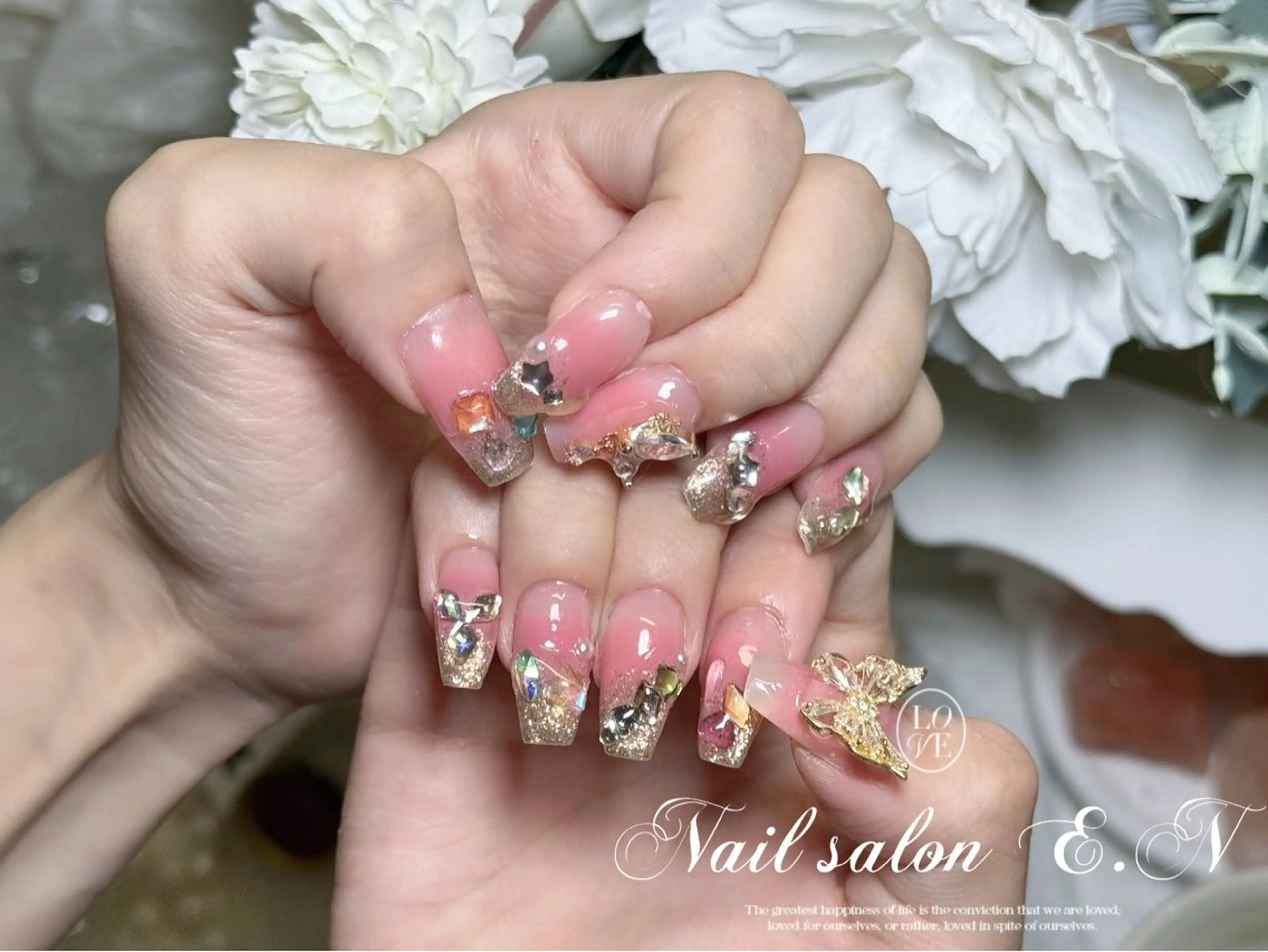 ネイル アートネイル オーロラネイル ガーリー キラキラネイル 韓国ネイル E.N🦋 長さ出し/持ち込みのネイルデザイン