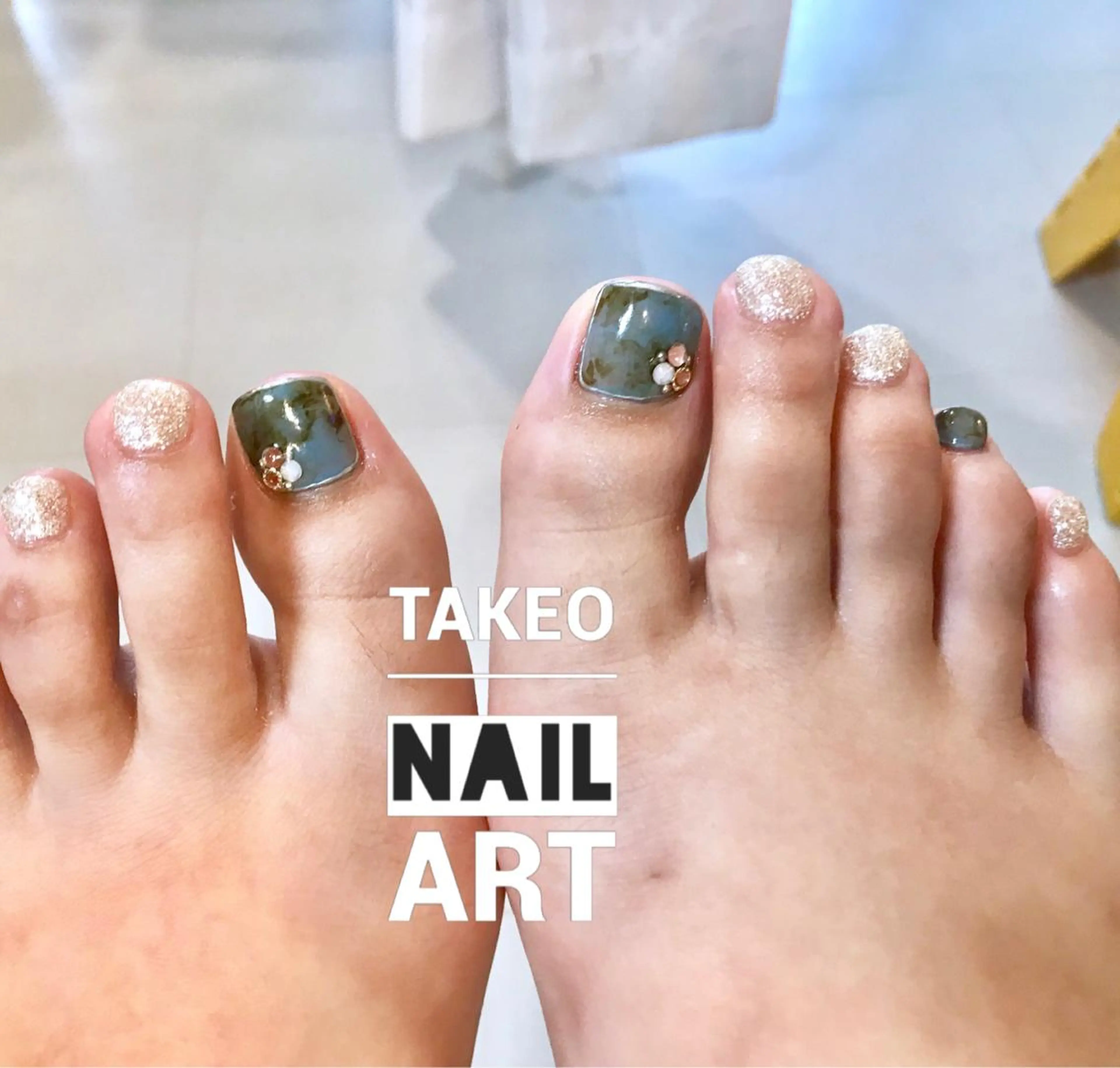 ショート ネイル シルバー フットネイル ハンドケア nail&eye Aoのマツエク・マツパデザイン