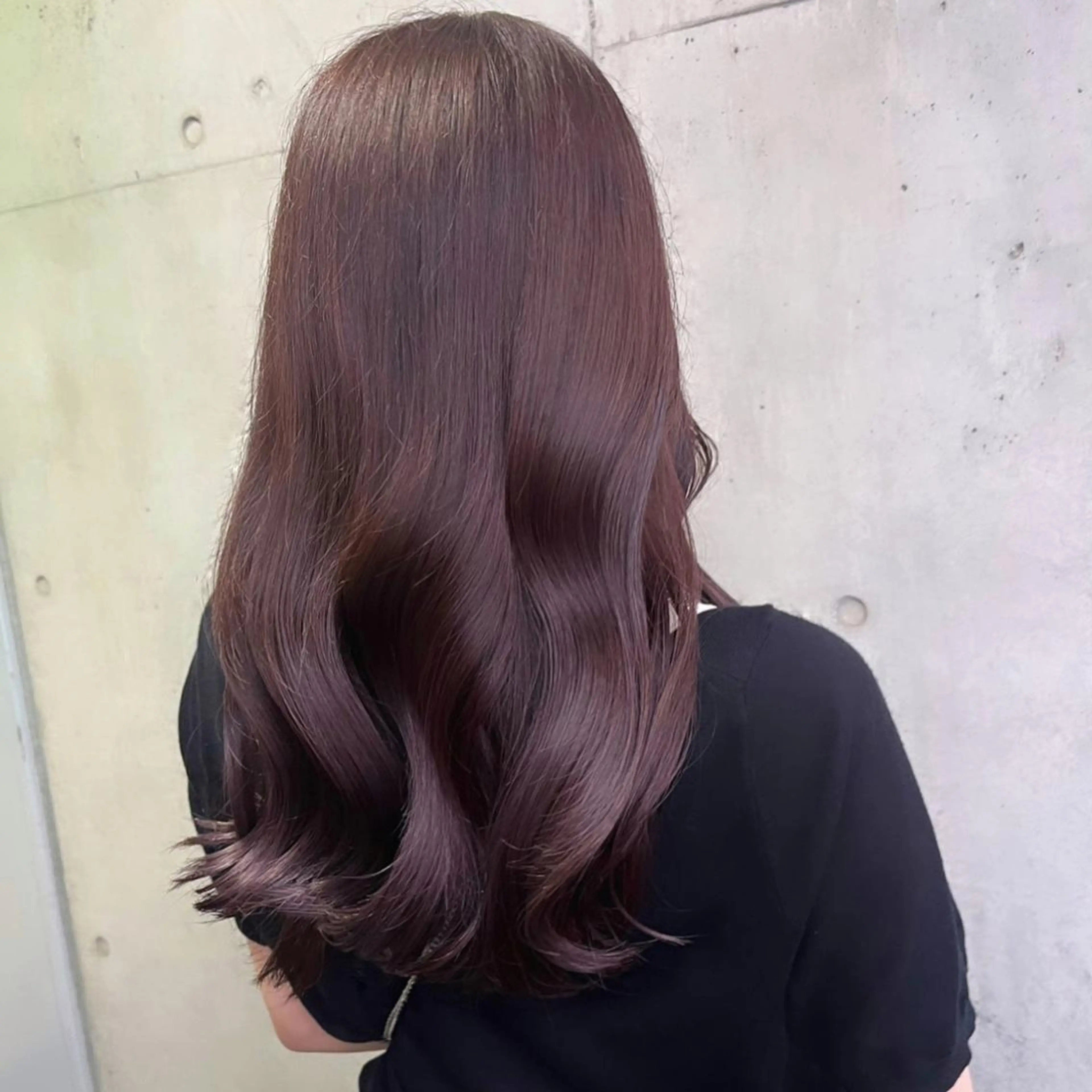 セミロング カラー ブラウンカラー ラベンダーカラー ラベンダーブラウン ヘアカラー トリートメント ヘッドスパ ヘアセット カジュアルを女っぽく 𝗮𝘆𝗮𝗰𝗼のヘアスタイル