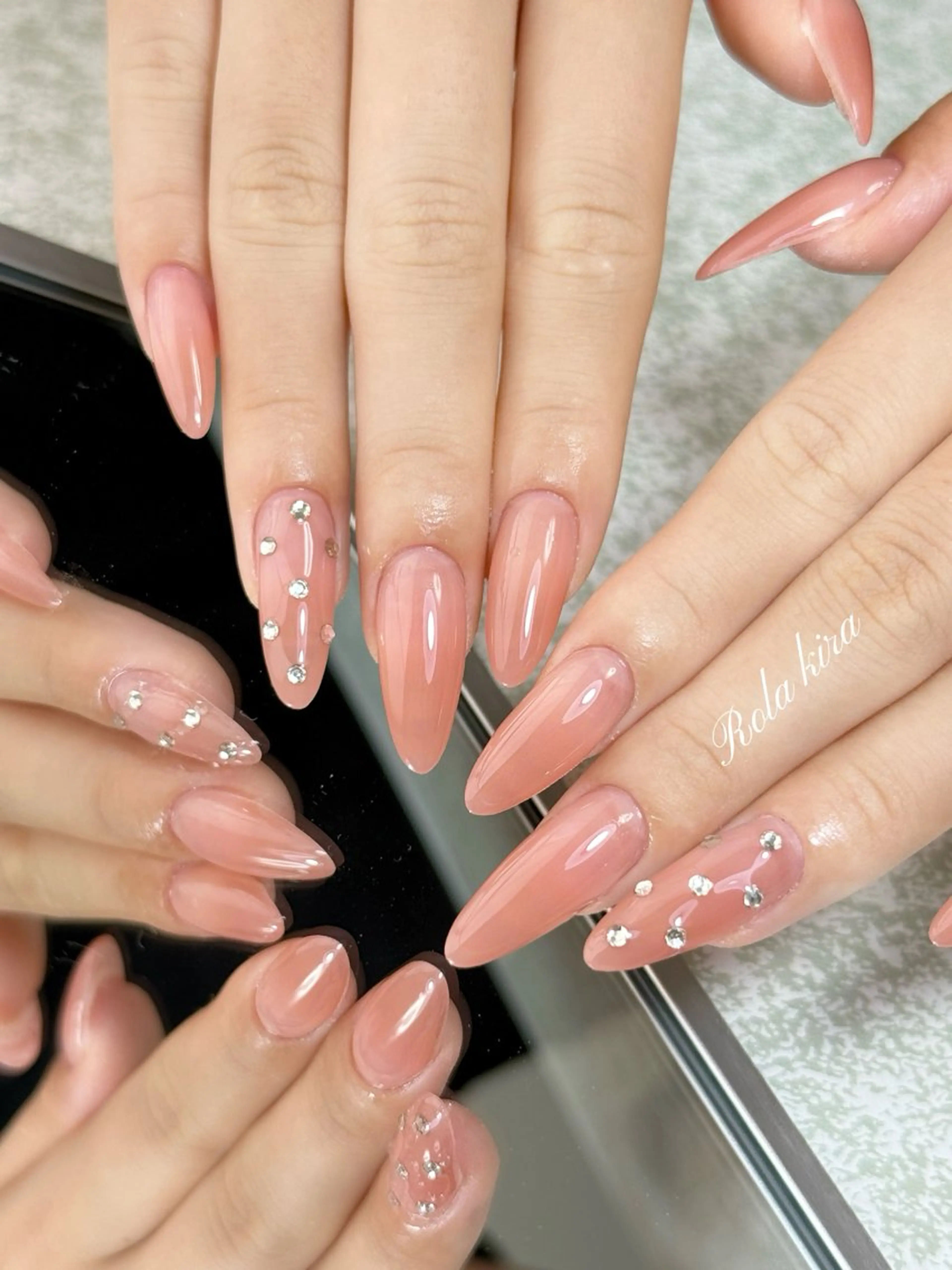 ネイル ジェルネイル ガーリー 氷ネイル・うるうるネイル ワンカラーネイル シンプルネイル ハンドネイル Rola kira nail salon所属・Rola kira 麗のネイルデザイン