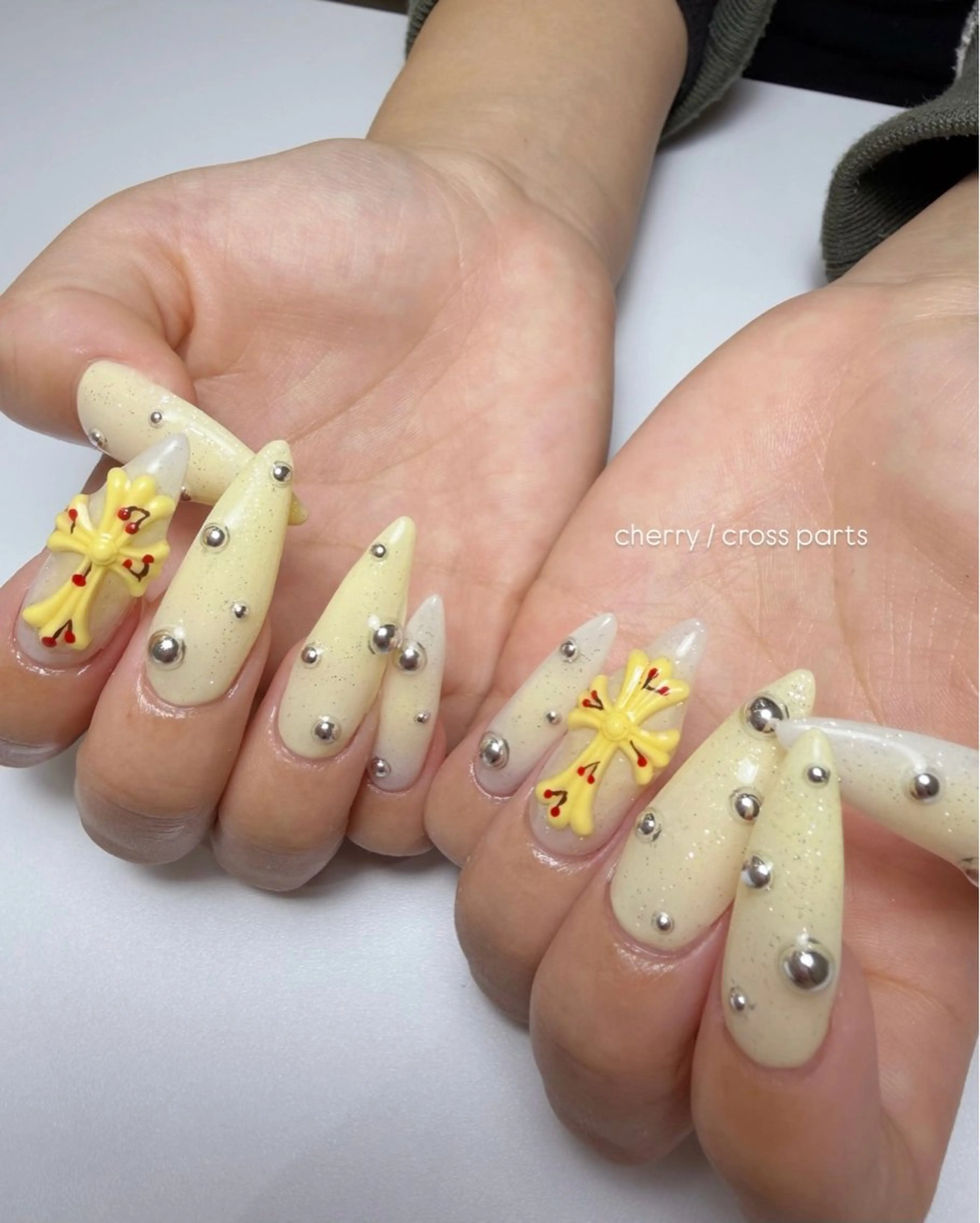 ネイル ハンドネイル Plus Ewalu / Kotohaのネイルデザイン