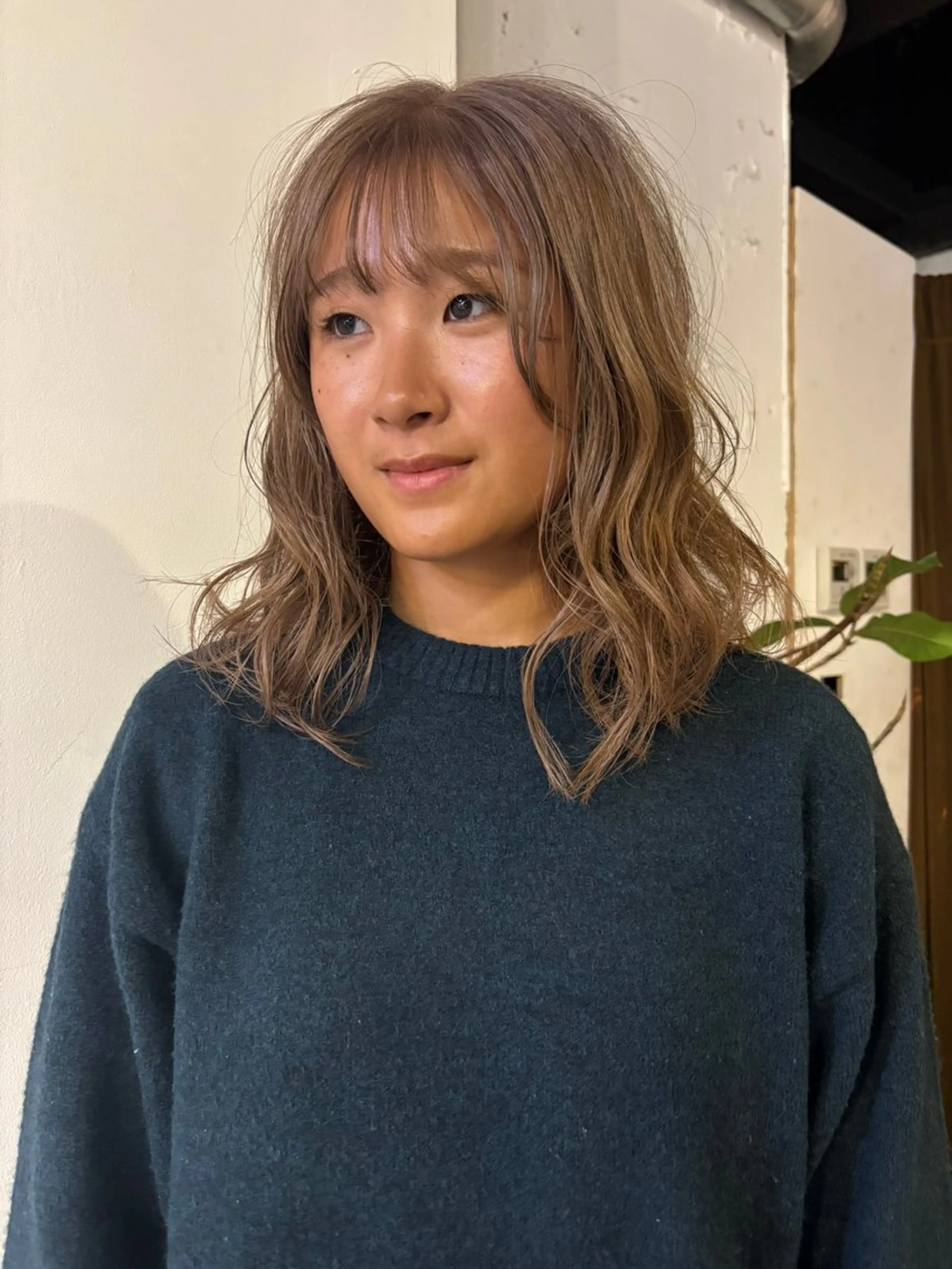 ミディアム カラー ベージュカラー ミルクティーベージュ カット ヘアカラー トリートメント ヘアセット レイヤー/お洒落 🎵ハイトーン/りりのヘアスタイル