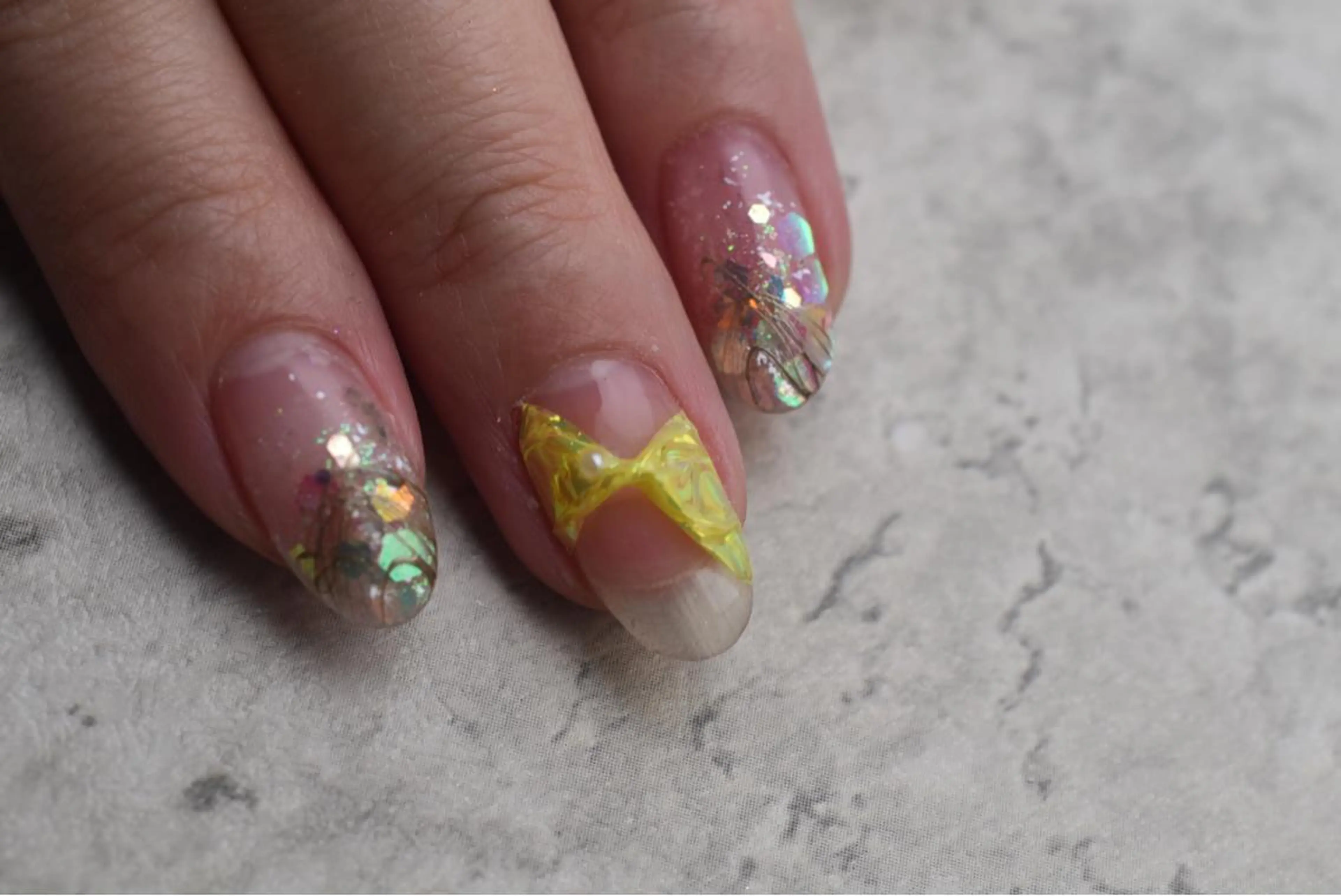 ミディアム カラー ネイル Aayley(アイリー)Salon所属・Aayley アイリ―サロンのネイルデザイン