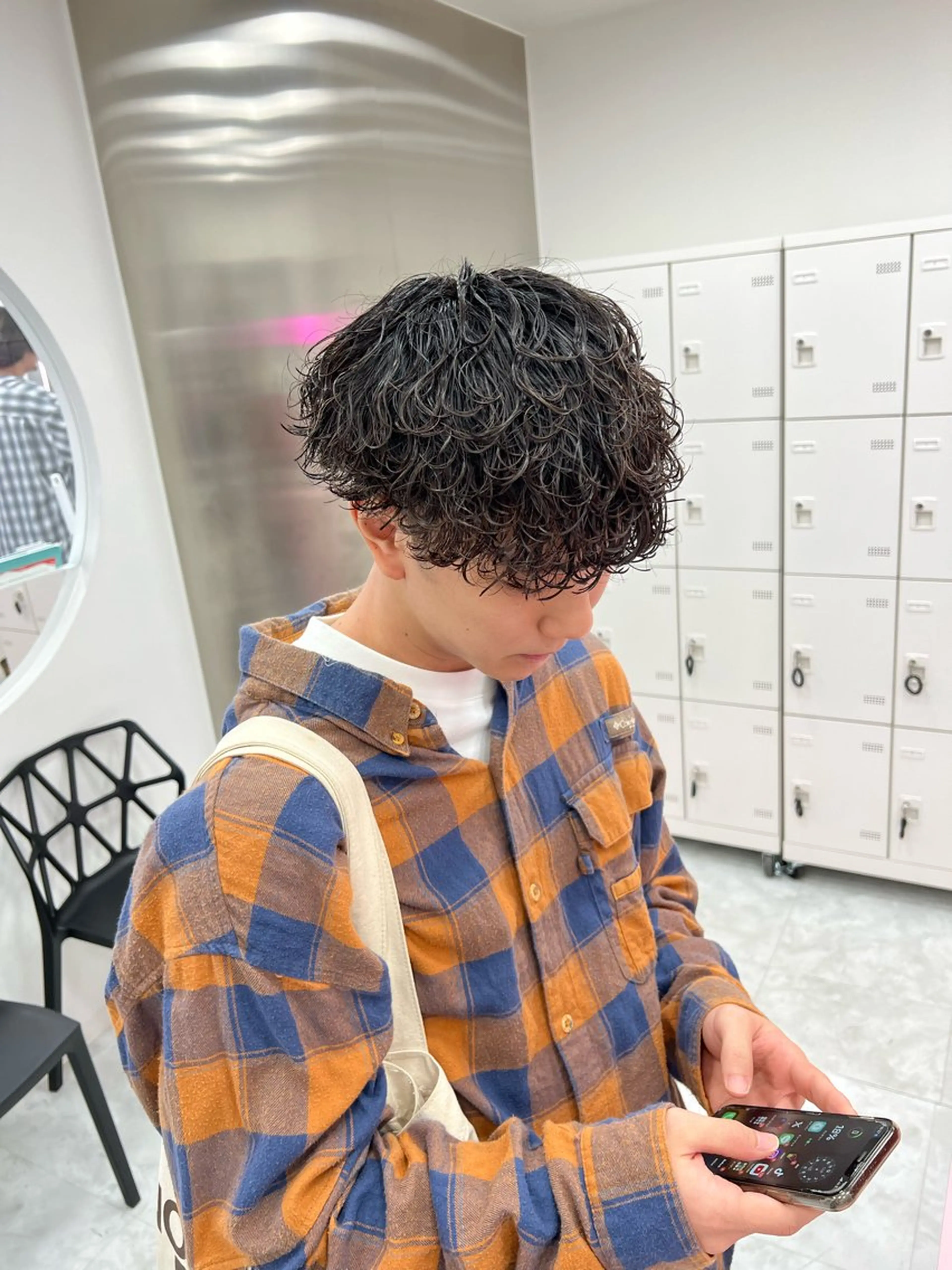 ミディアム パーマ メンズ ミディアムパーマ センターパート メンズ韓国風 韓国マッシュ マッシュウルフ カット ヘアカラー トリートメント ヘッドスパ ヘアセット トレンド/レイヤー うる艶🪞CANDYのヘアスタイル