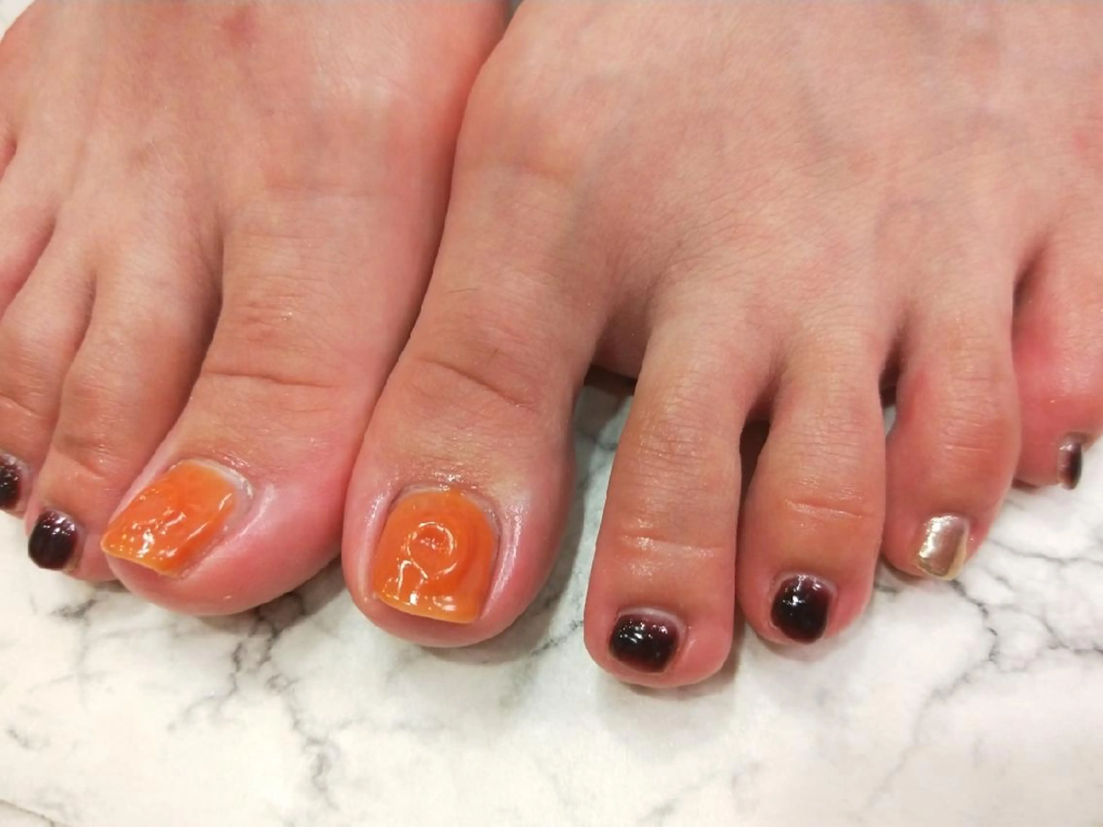 ネイル フットネイル R'well所属・はばすみれ🎀ﾈｲﾙ 光ﾌｪｲｼｬﾙ ﾍｱのネイルデザイン