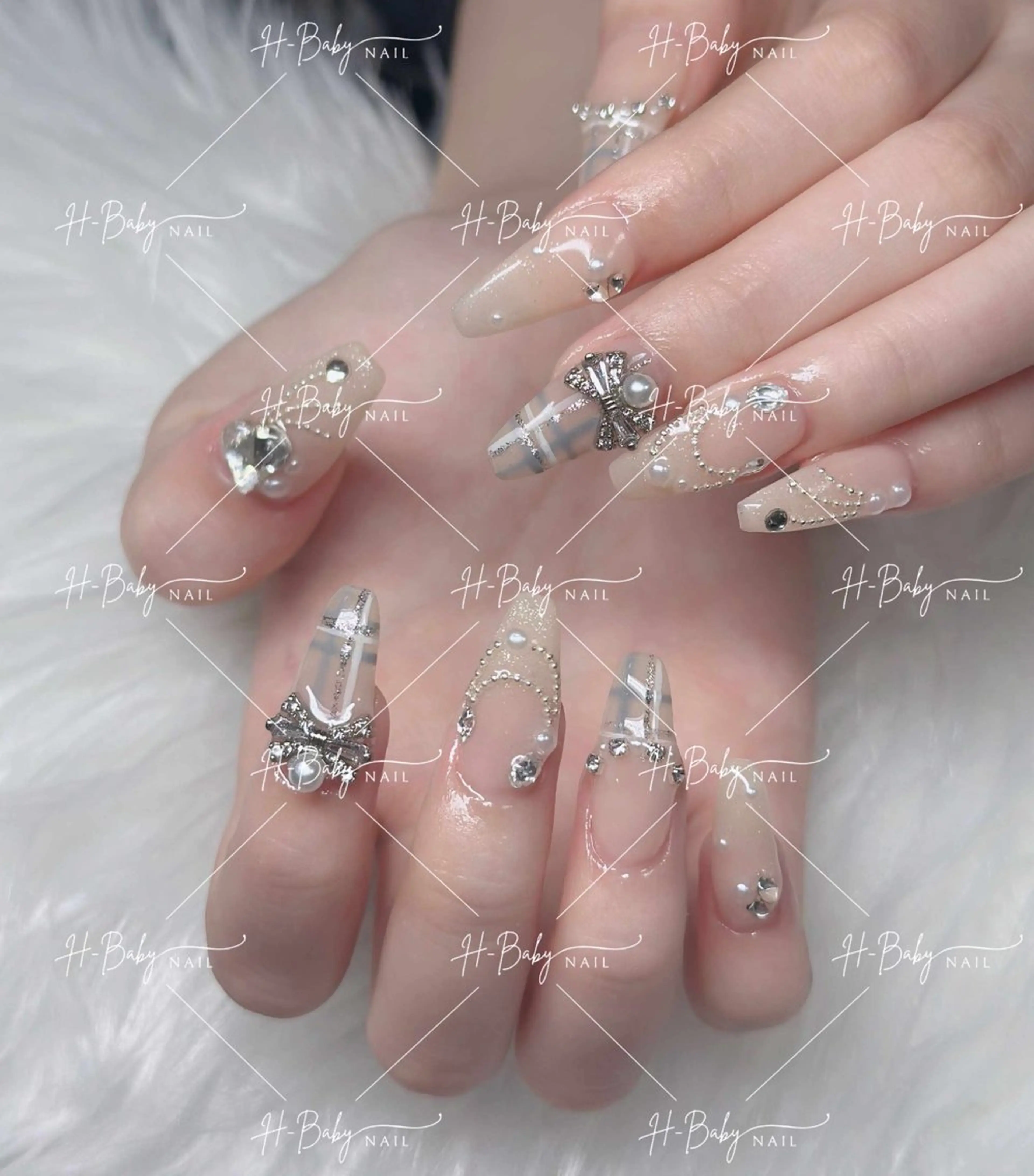 ネイル フレンチネイル ジェルネイル ガラスフレンチ ハロウィン ハート H.baby Nail Salonのネイルデザイン