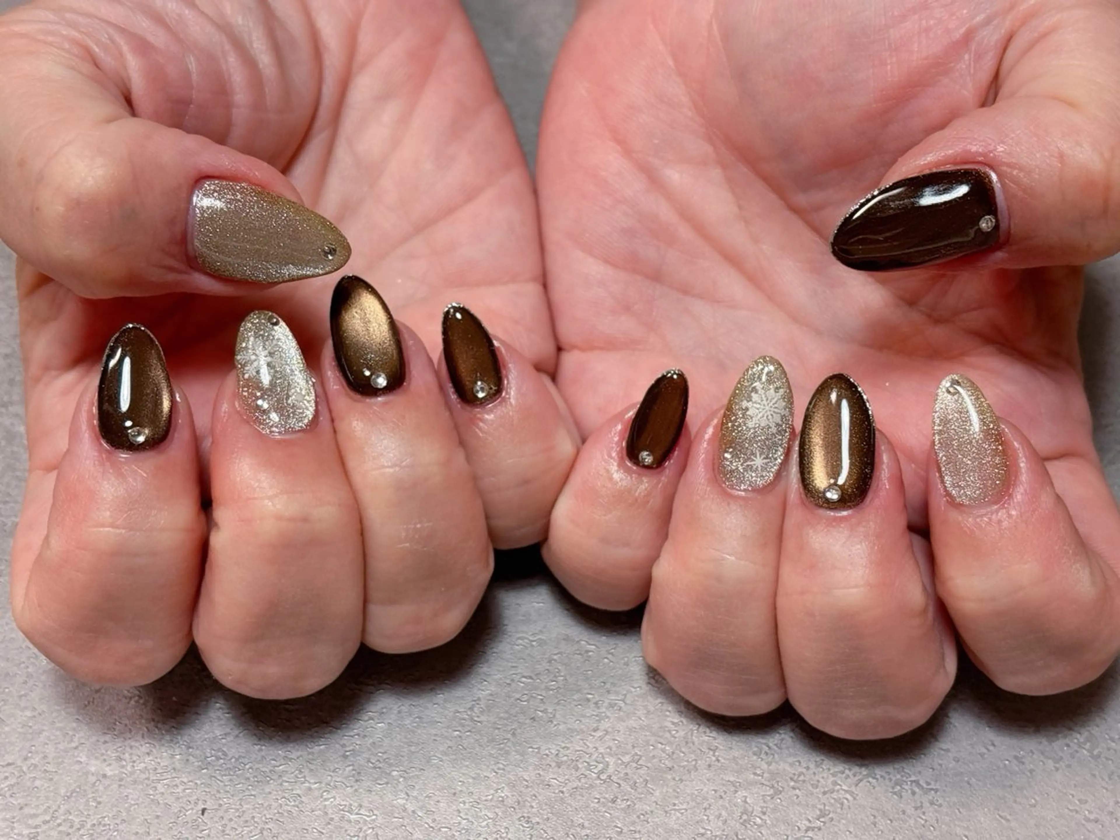 ネイル アートネイル マグネットネイル 冬ネイル クリスマス ハンドネイル ハンドケア ゆ か_Nails💫のネイルデザイン