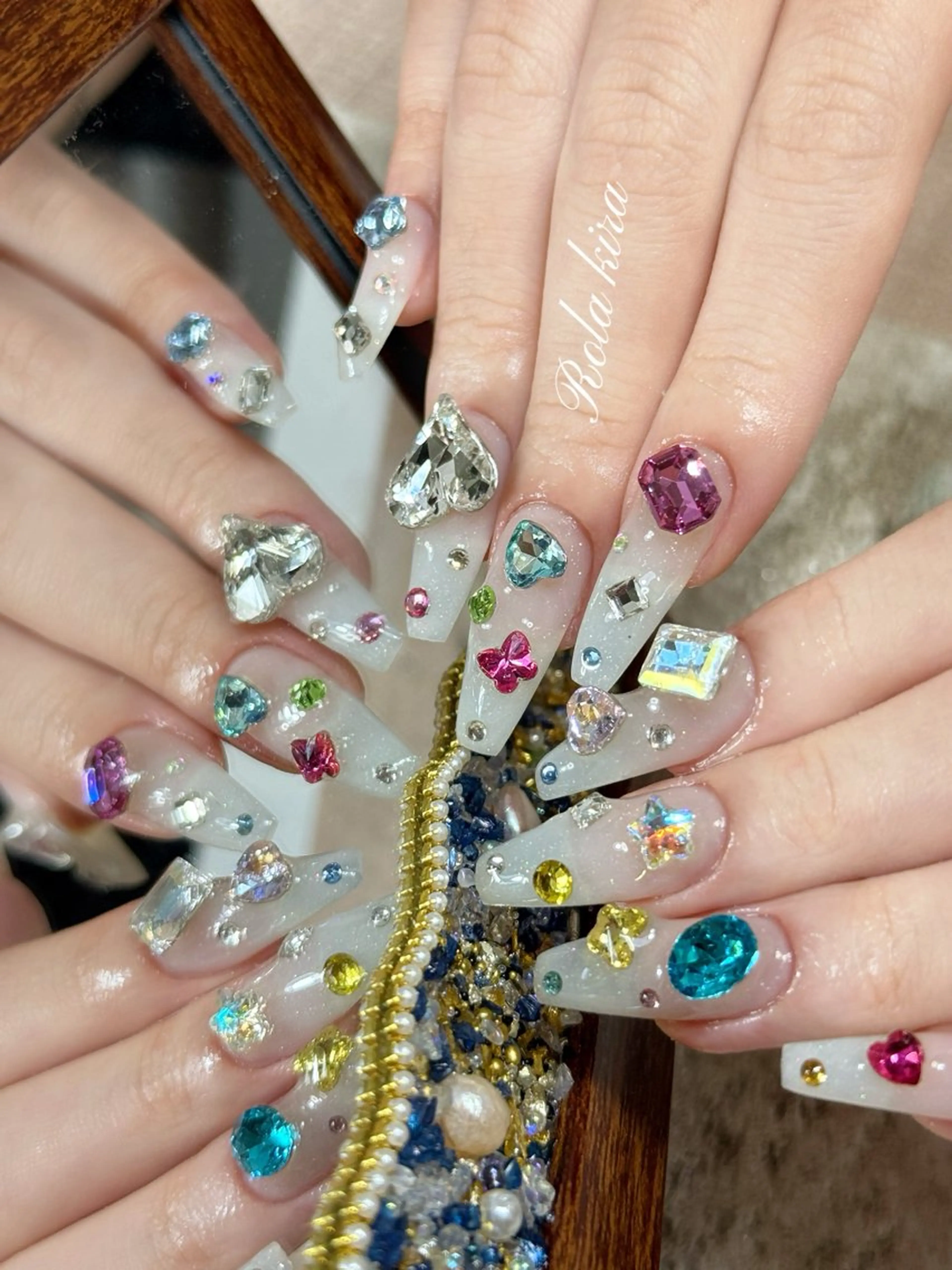 ネイル オーロラネイル フラワーネイル フレンチネイル ジェルネイル ガラスフレンチ ハンドネイル Rola kira nail salon所属・Rola kira 麗のネイルデザイン