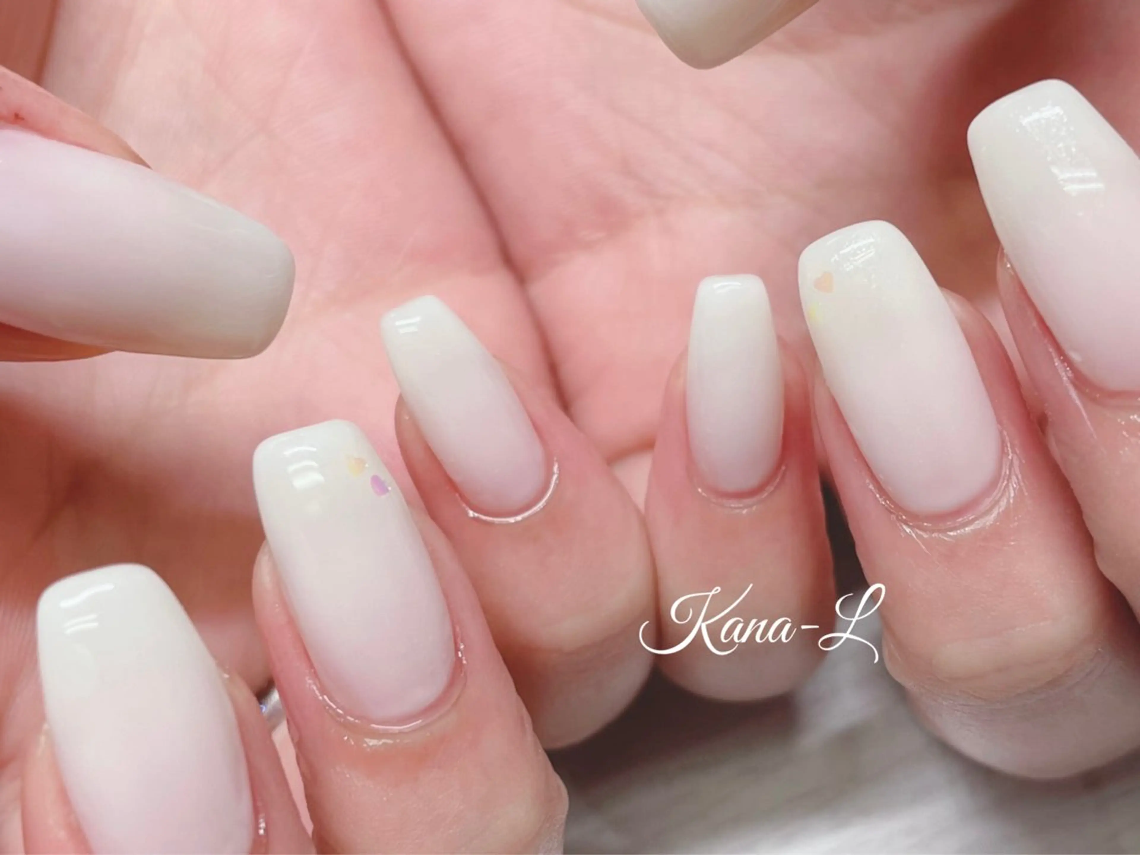 ネイル ジェルネイル ハート パラジェル ホワイト 芦辺 香奈のネイルデザイン