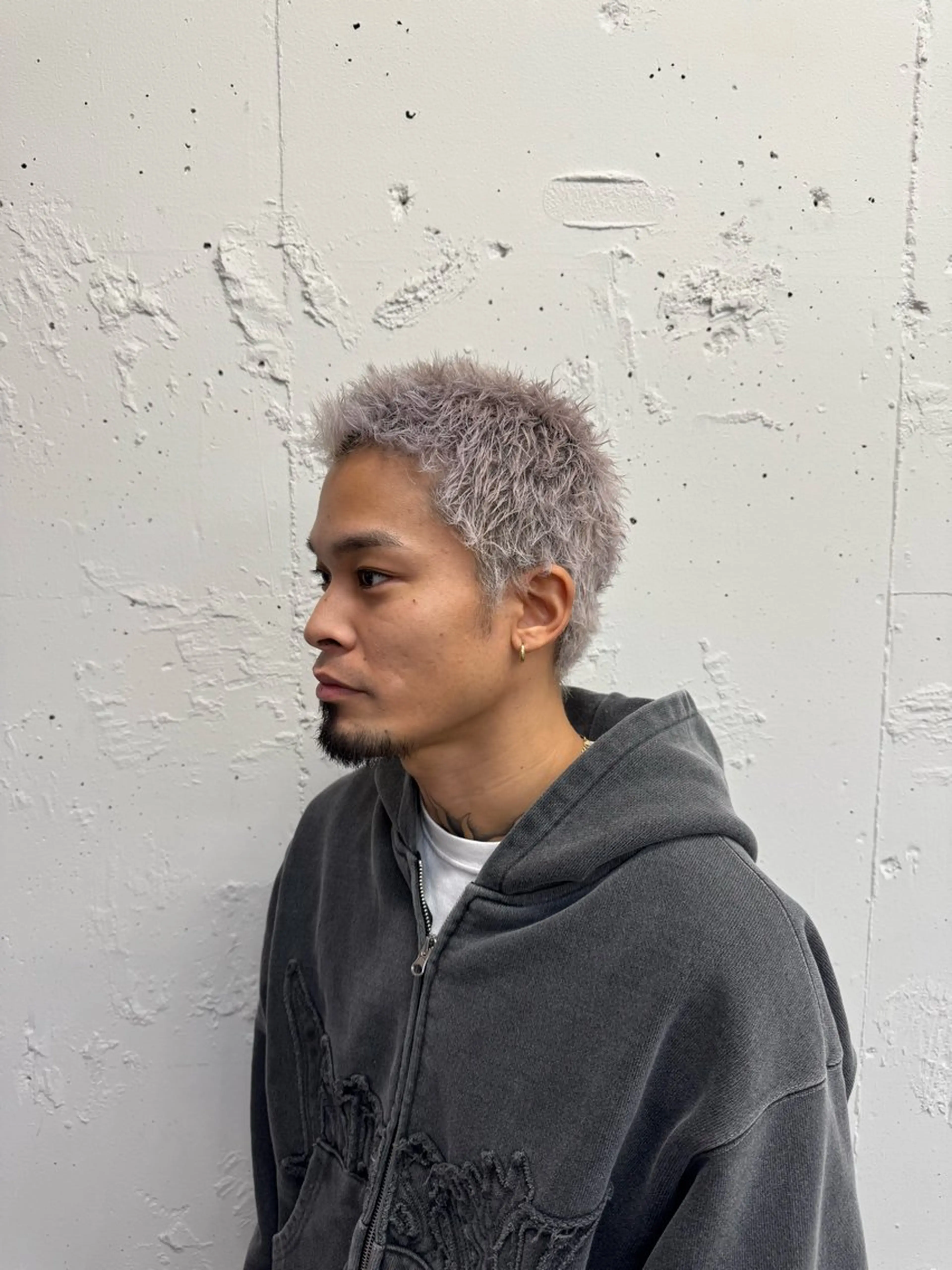 ショート カラー パーマ メンズ センターパート ダウンパーマ フェードカット メンズハイライト メンズパーマ カット ヘアカラー パーマ 💈メンズ特化💈 TASUKUのヘアスタイル
