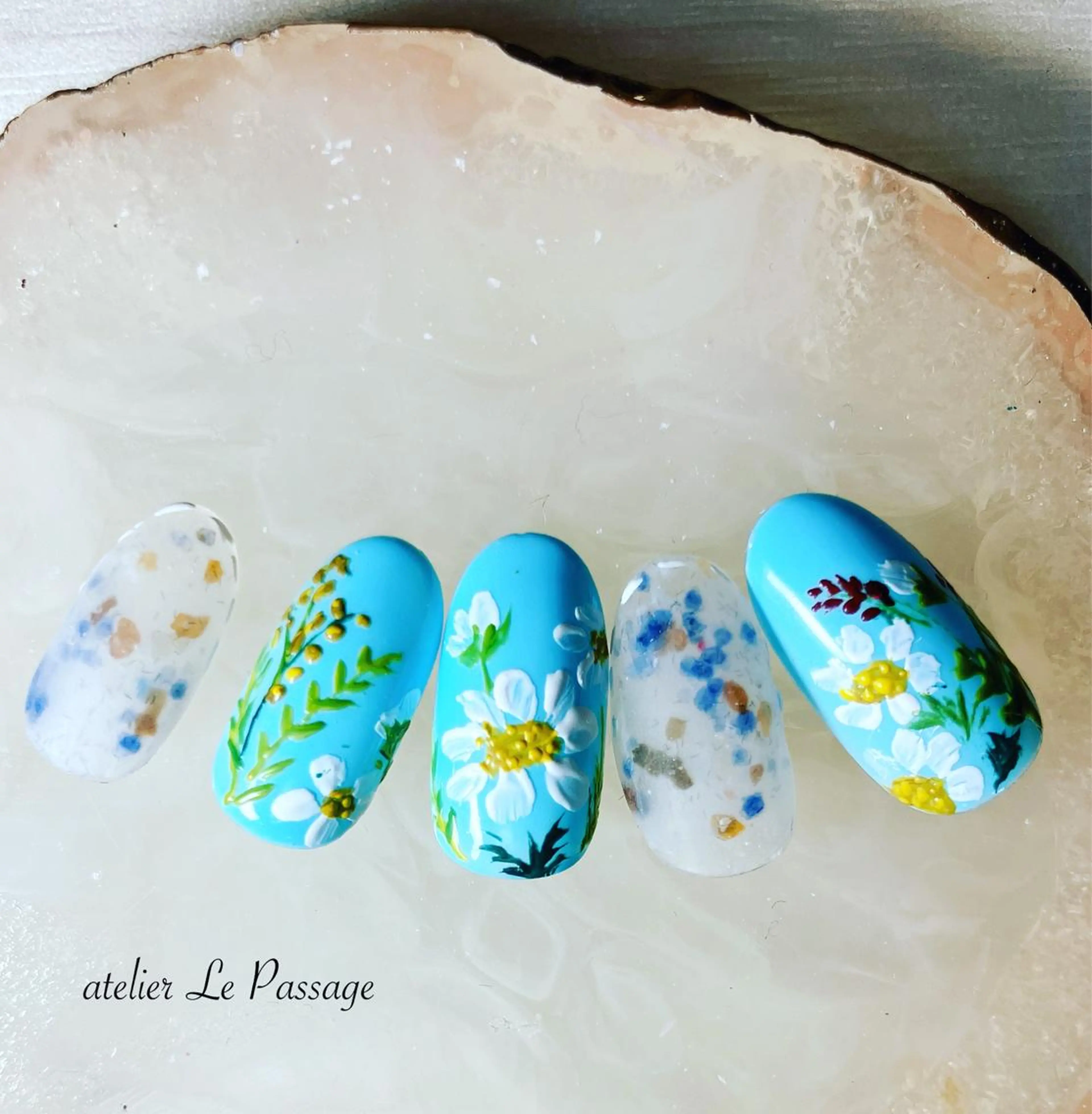 ネイル フラワーネイル ジェルネイル オフィスネイル パラジェル 夏ネイル Atelier Le Passage所属・h nakatsukaのネイルデザイン