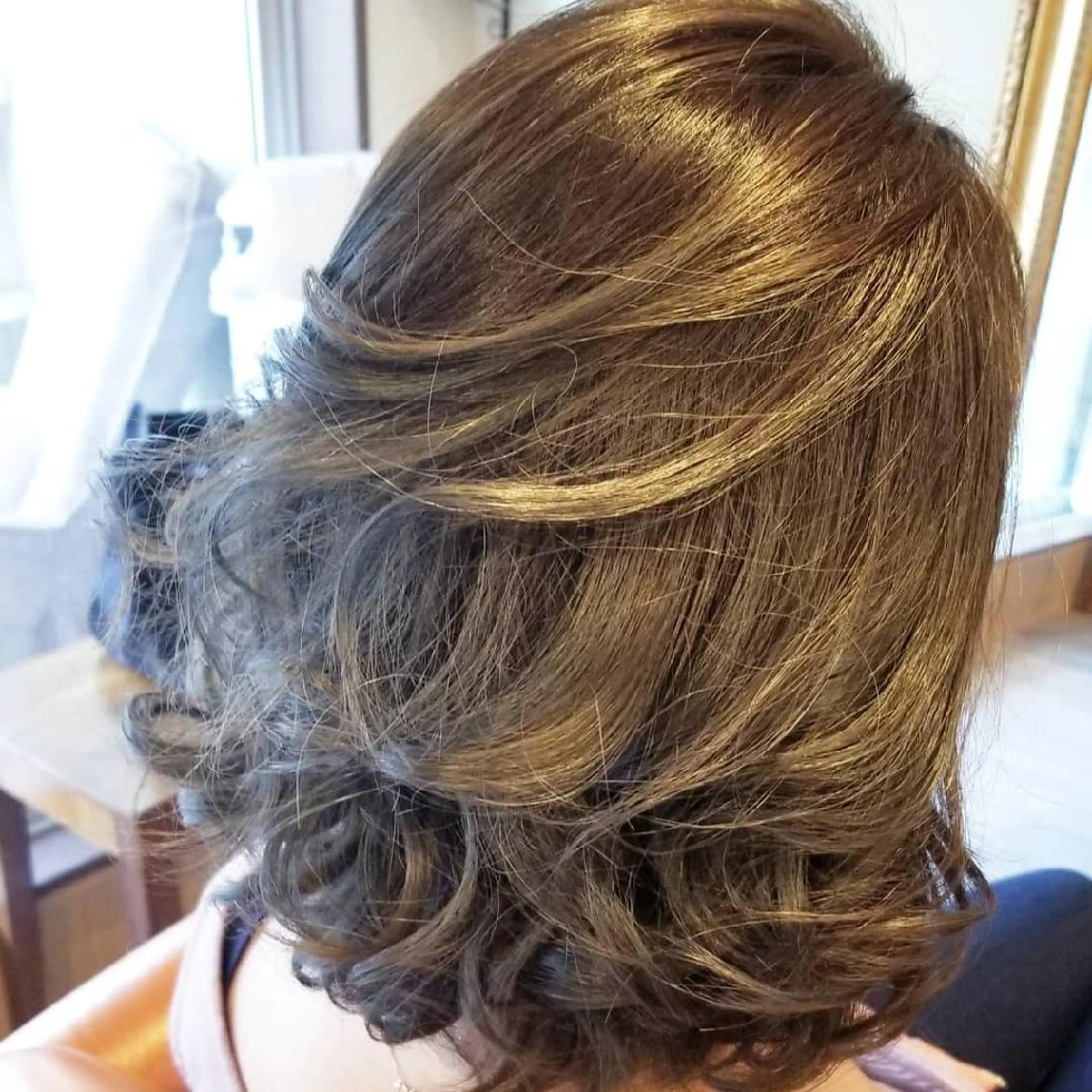 ミディアム カラー アディクシーカラー バレイヤージュ イルミナカラー 外国人風カラー レイヤーカット spa hair ark 富井直美のヘアスタイル