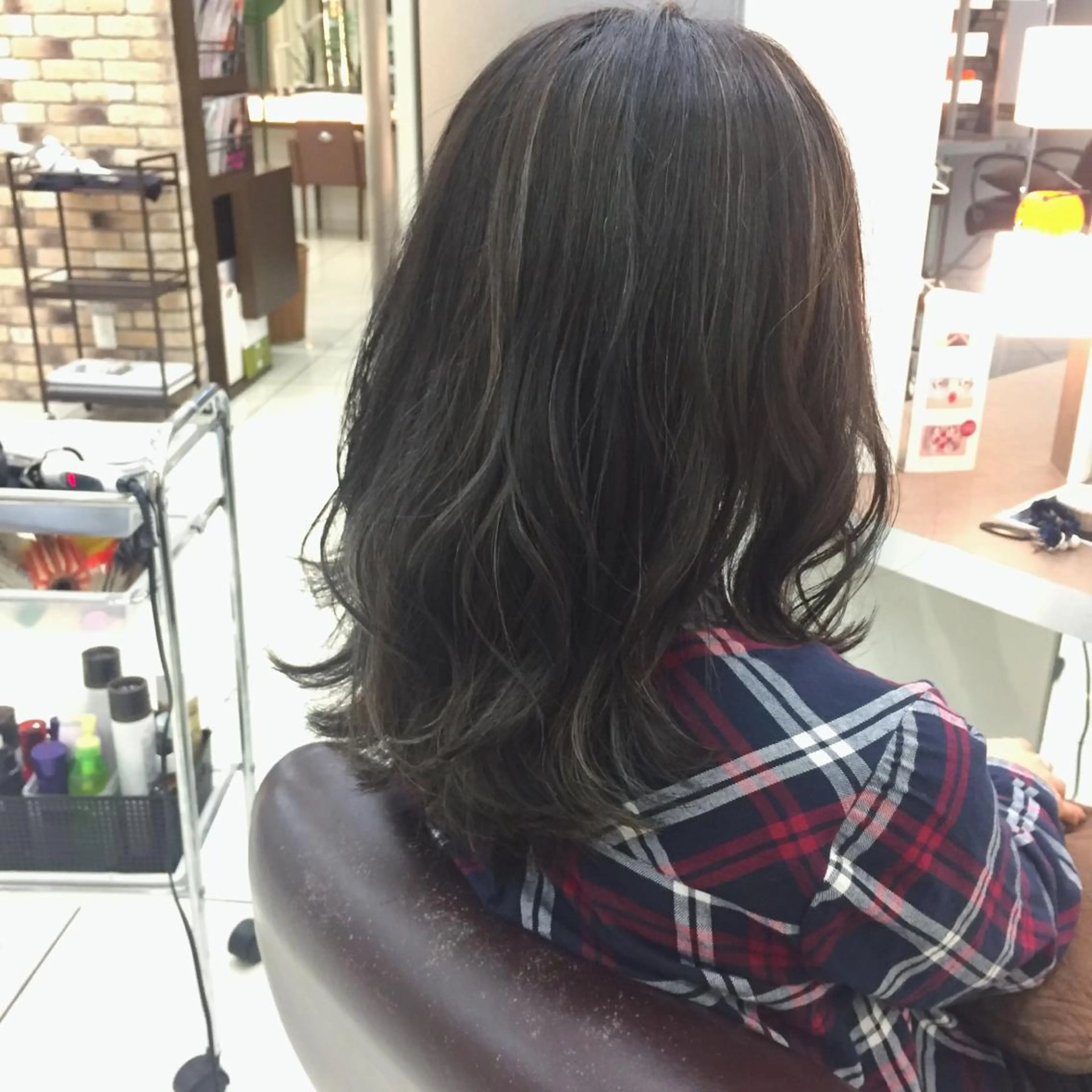 セミロング カラー アッシュ ダークアッシュ ハイライトカラー ハイライト oggi +KENJE所属・大平 美沙のヘアスタイル