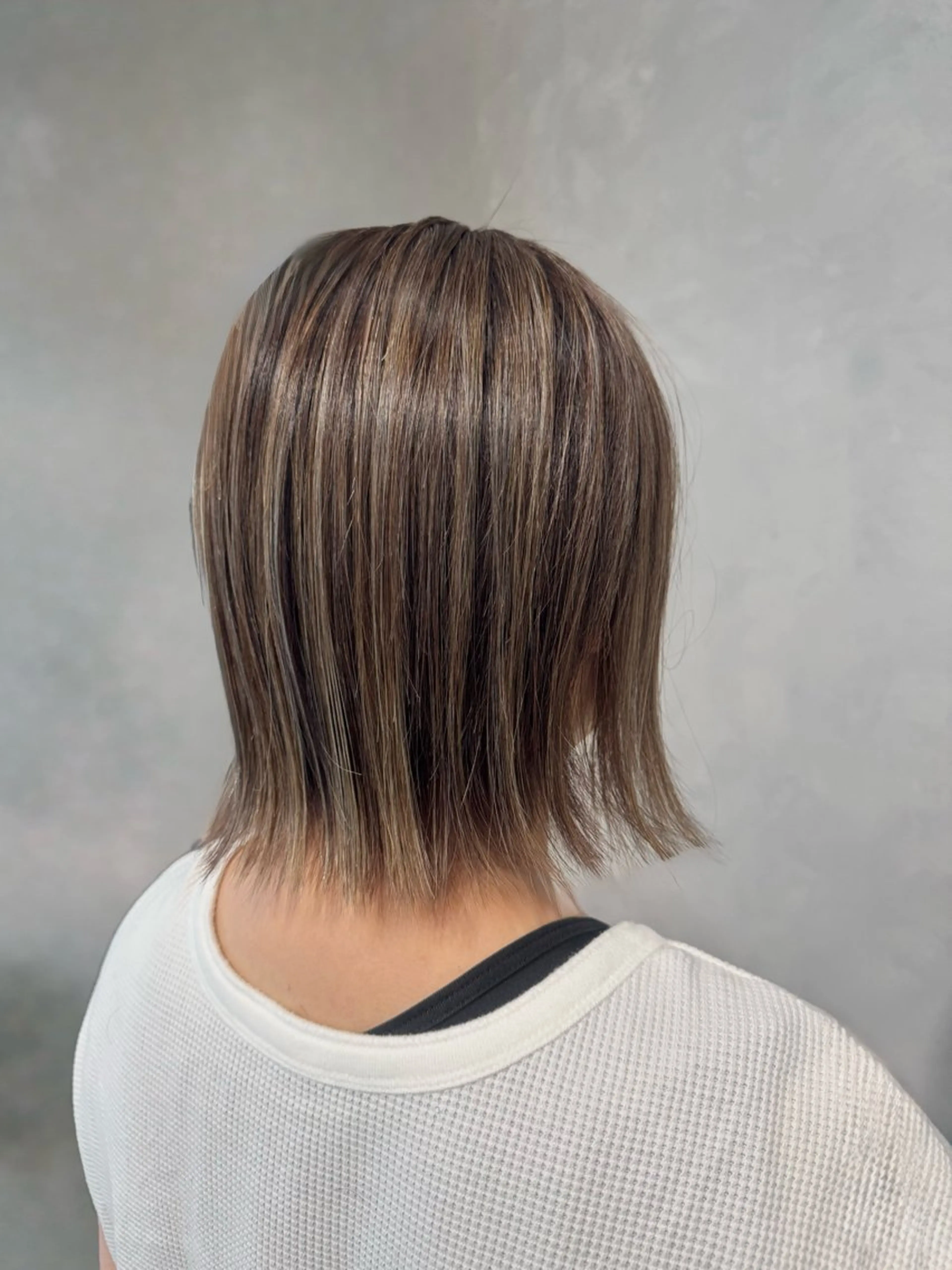 ミディアム カラー 切りっぱなしボブ ハイライトカラー ボブ ハイライト 清水 洋孝のヘアスタイル