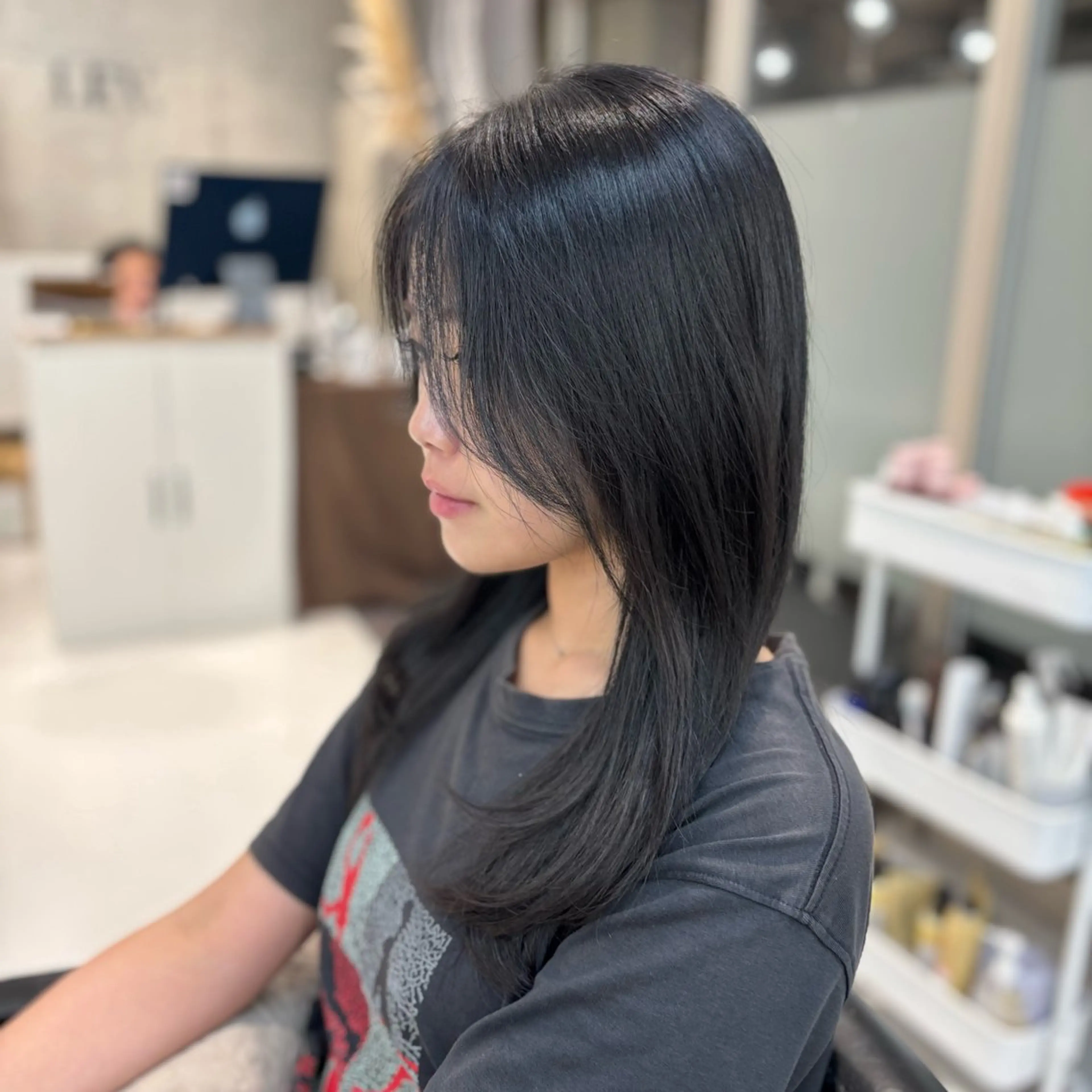 ミディアム カット ヘアカラー MANA艶髪 暖色カラー/髪質改善のヘアスタイル