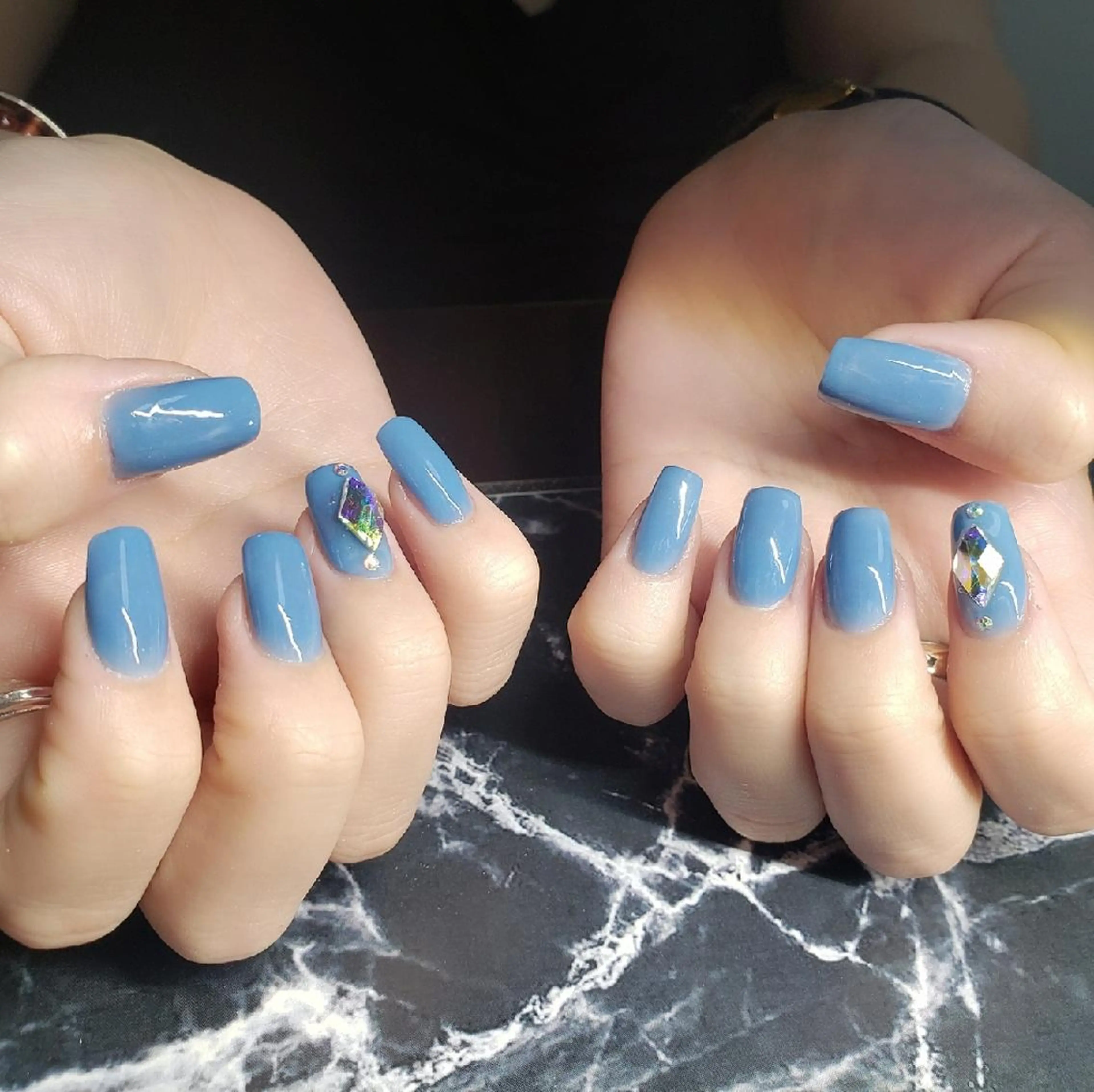 ミディアム ネイル ストーンネイル ハンドネイル クロキ 。のネイルデザイン