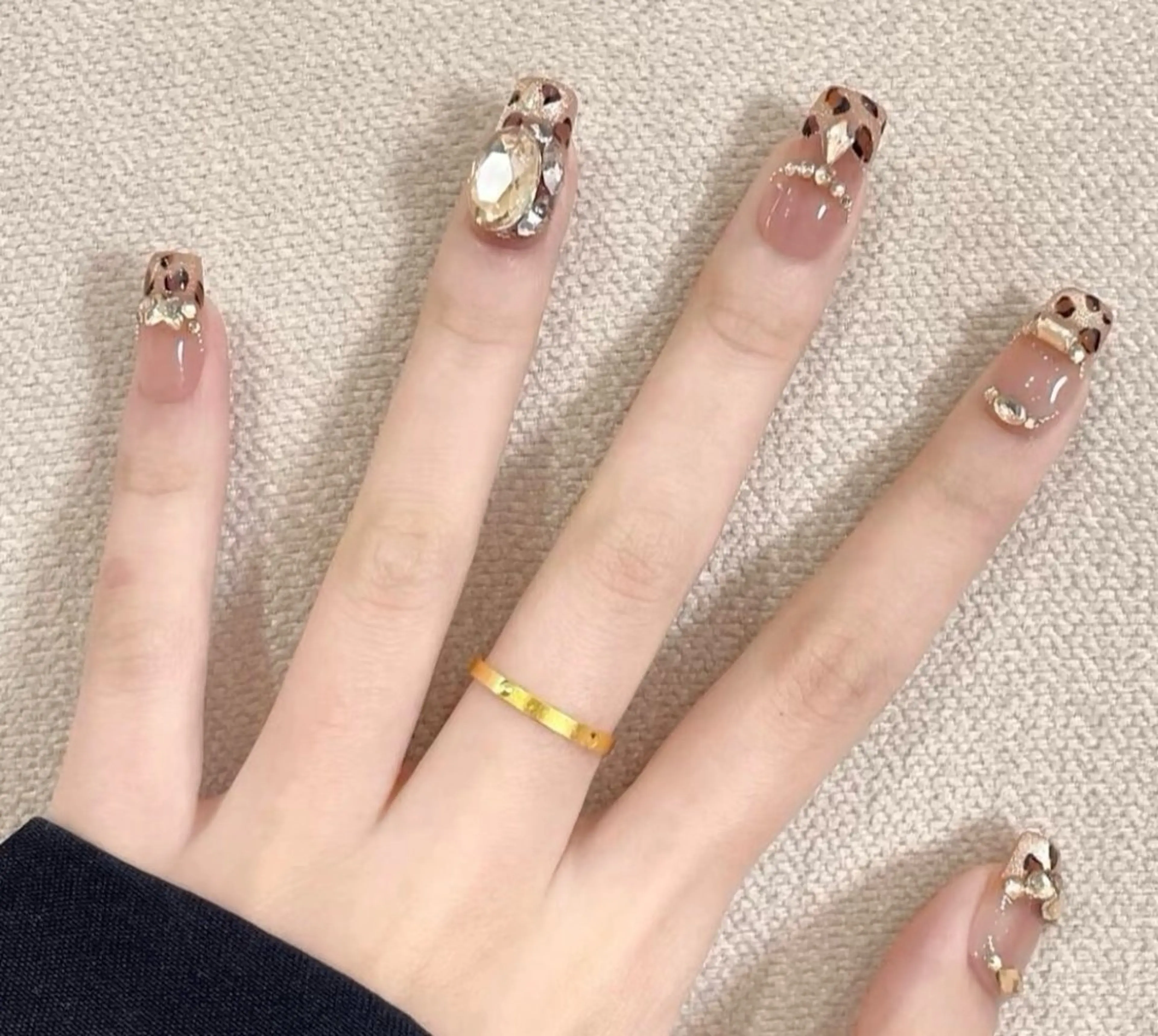 ネイル チークネイル 長さ出し フラワーネイル フレンチネイル ガーリー sun nail池袋 モデル募集のネイルデザイン