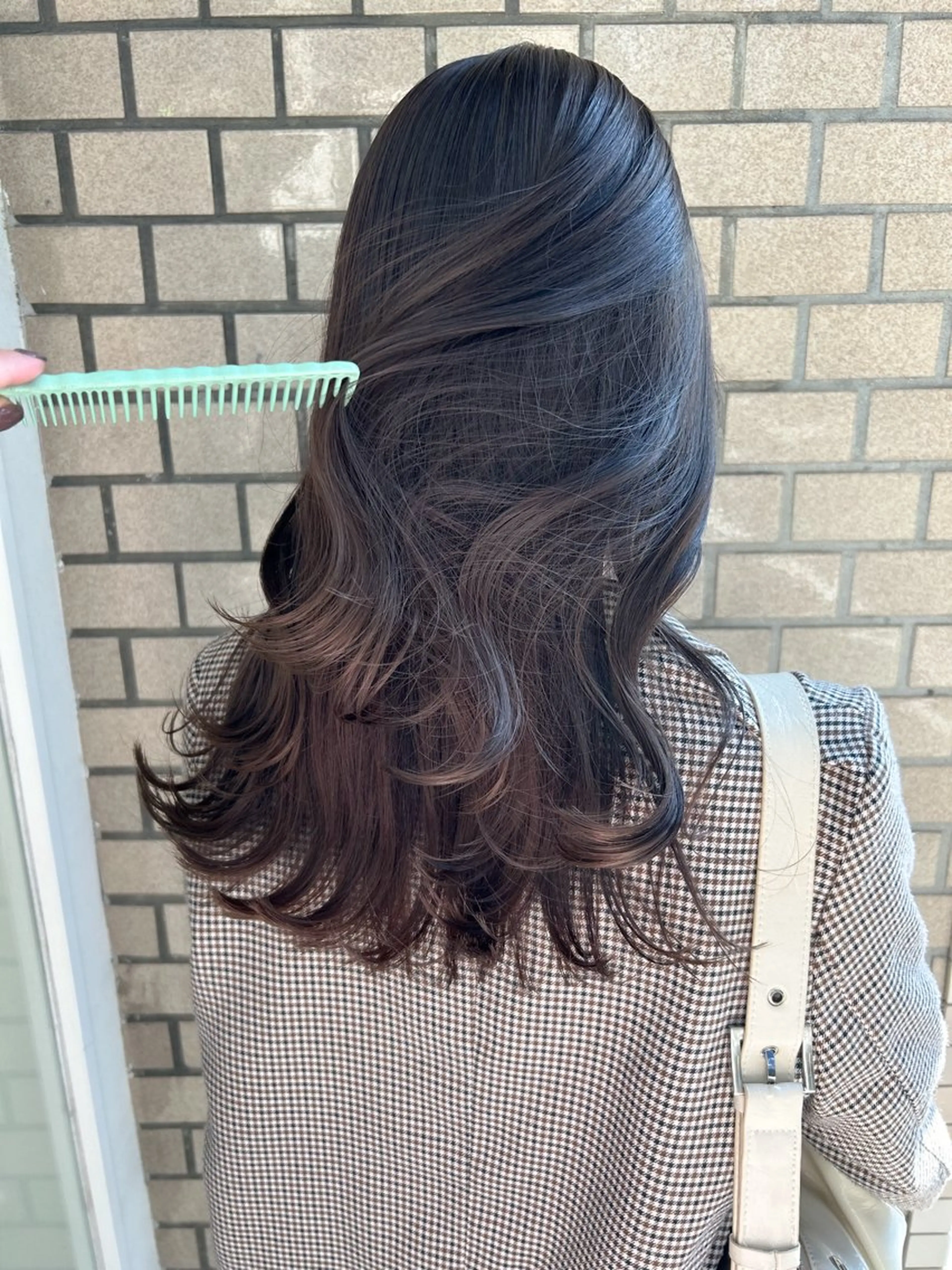セミロング カラー グレージュ Koto🌿 ブリーチなしカラーのヘアスタイル
