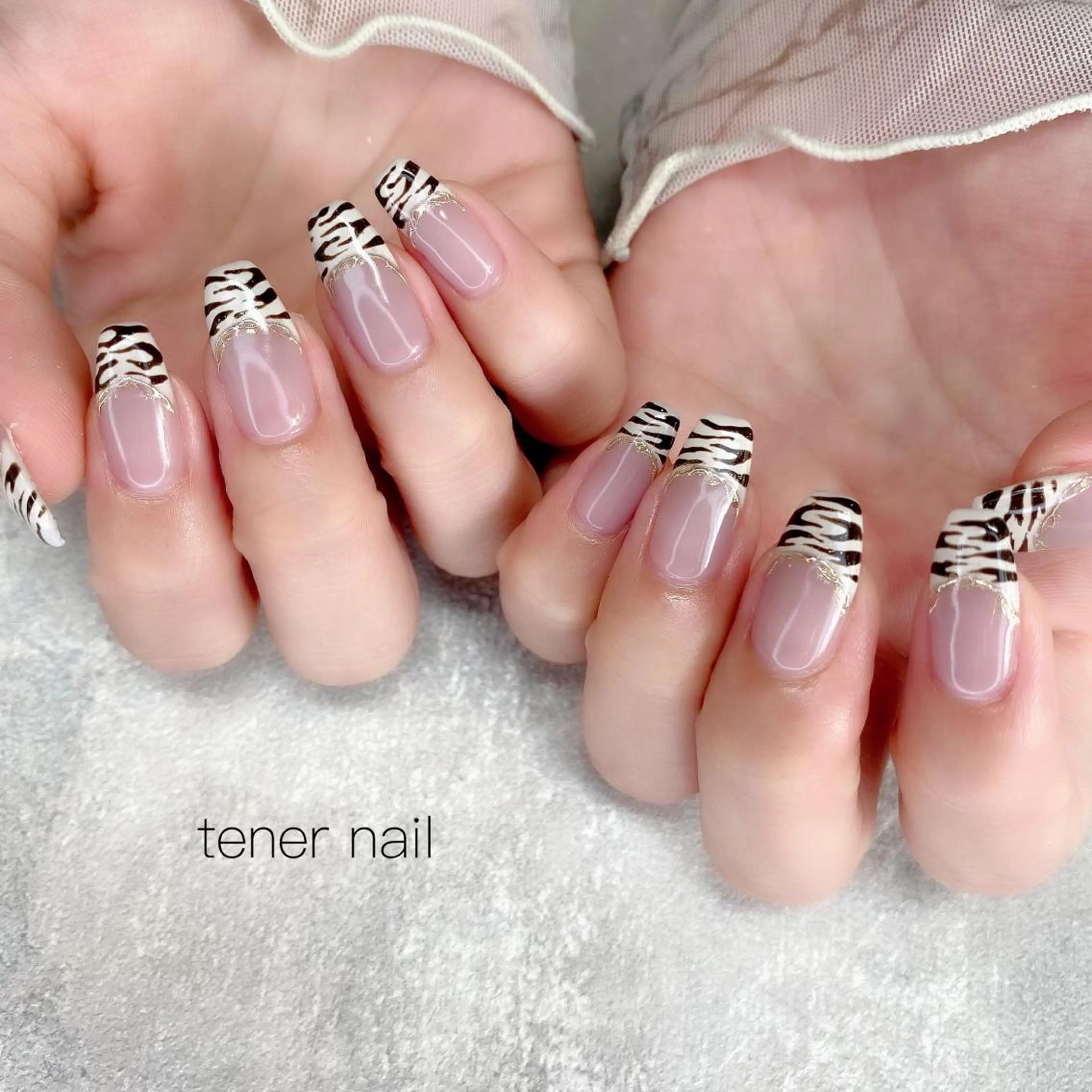 ネイル アニマル柄 フレンチネイル tener  nail  テネルネイル所属・テネルネイル tener nailのネイルデザイン
