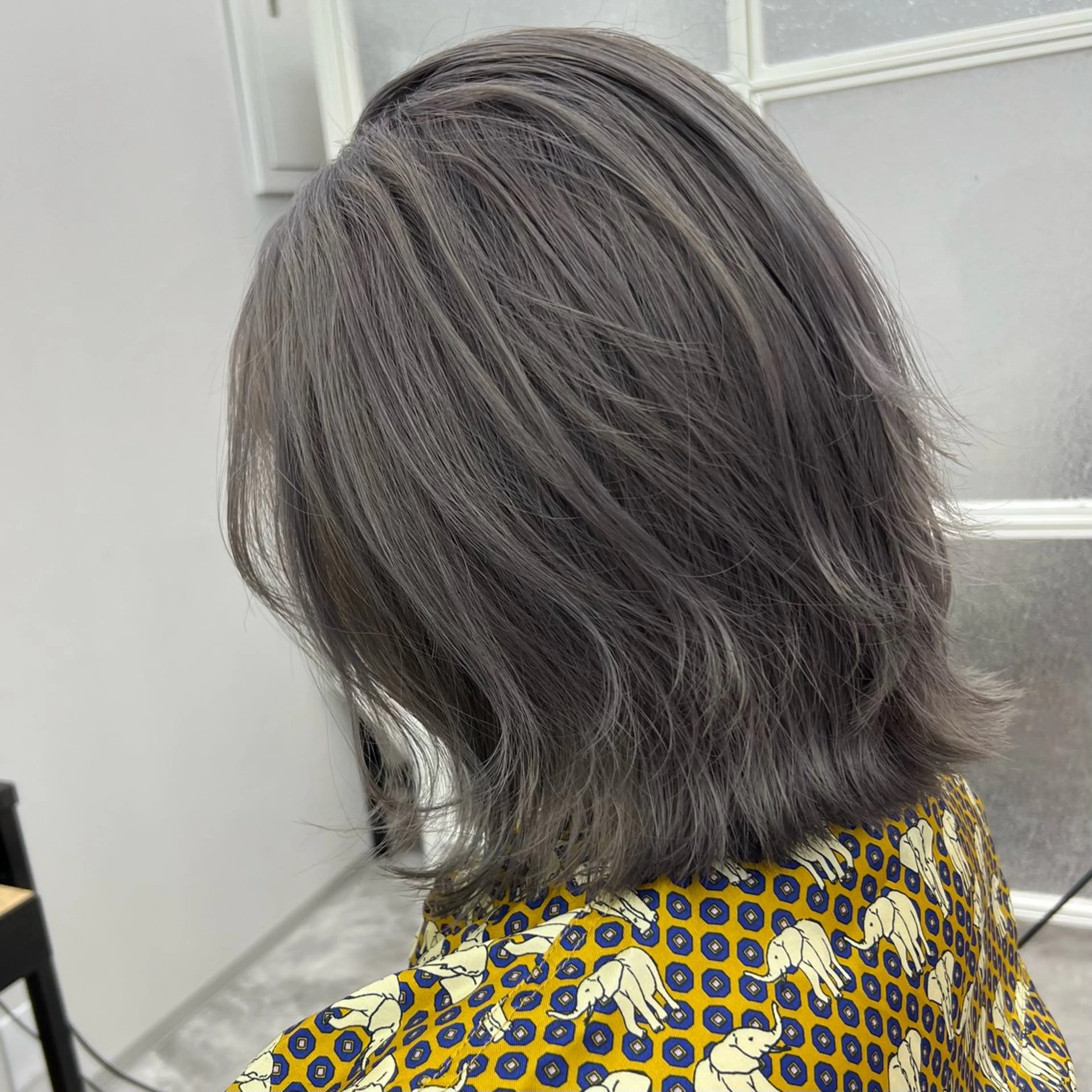 ショート レイヤーカット 外ハネヘア カット ヘアカラー トリートメント 岸下 理緒のヘアスタイル