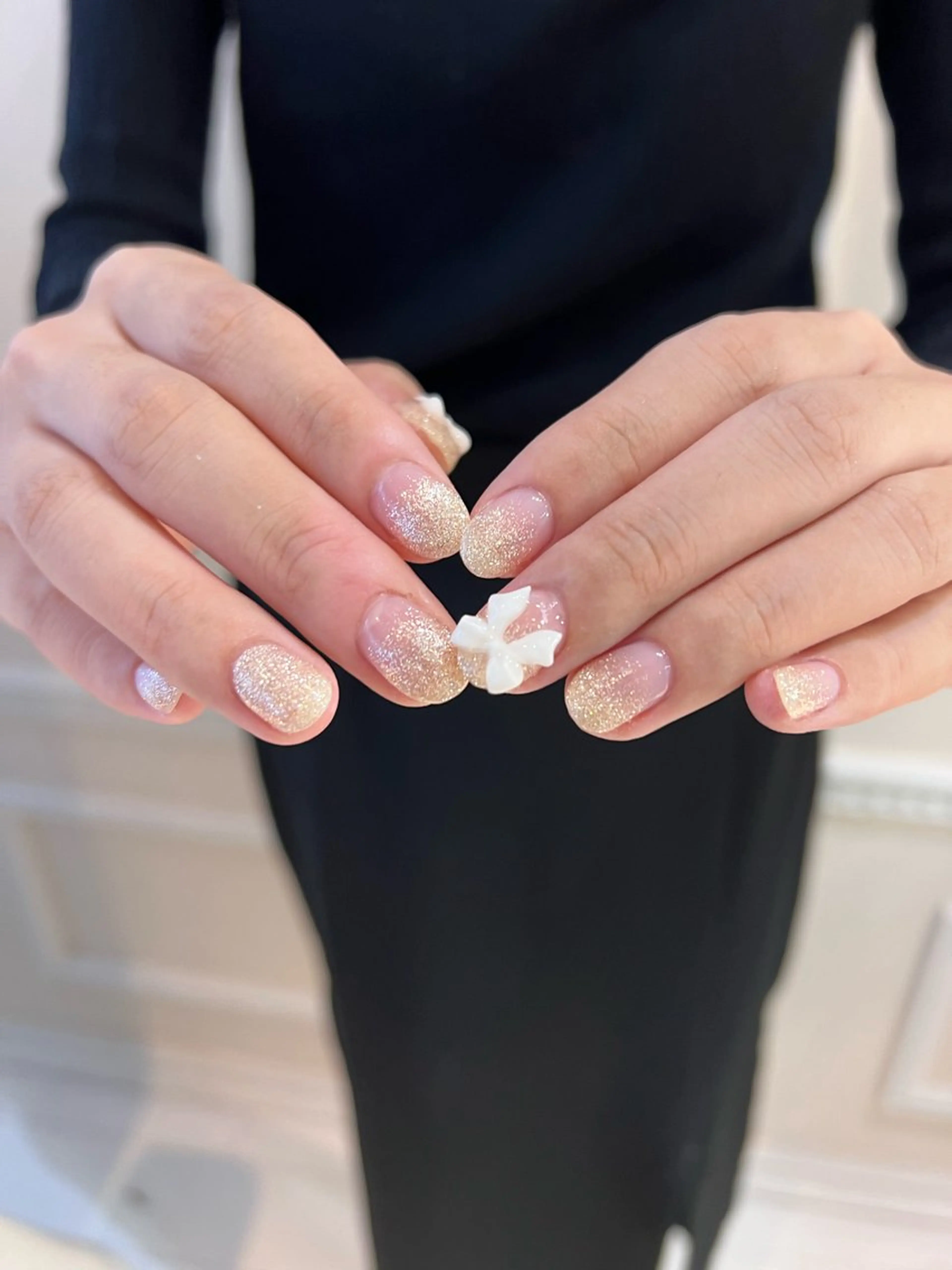 ネイル ワンカラーネイル リボン シンプルネイル ハンドネイル 🎀チーク/ちゅるん 🫧chisa🎀のネイルデザイン