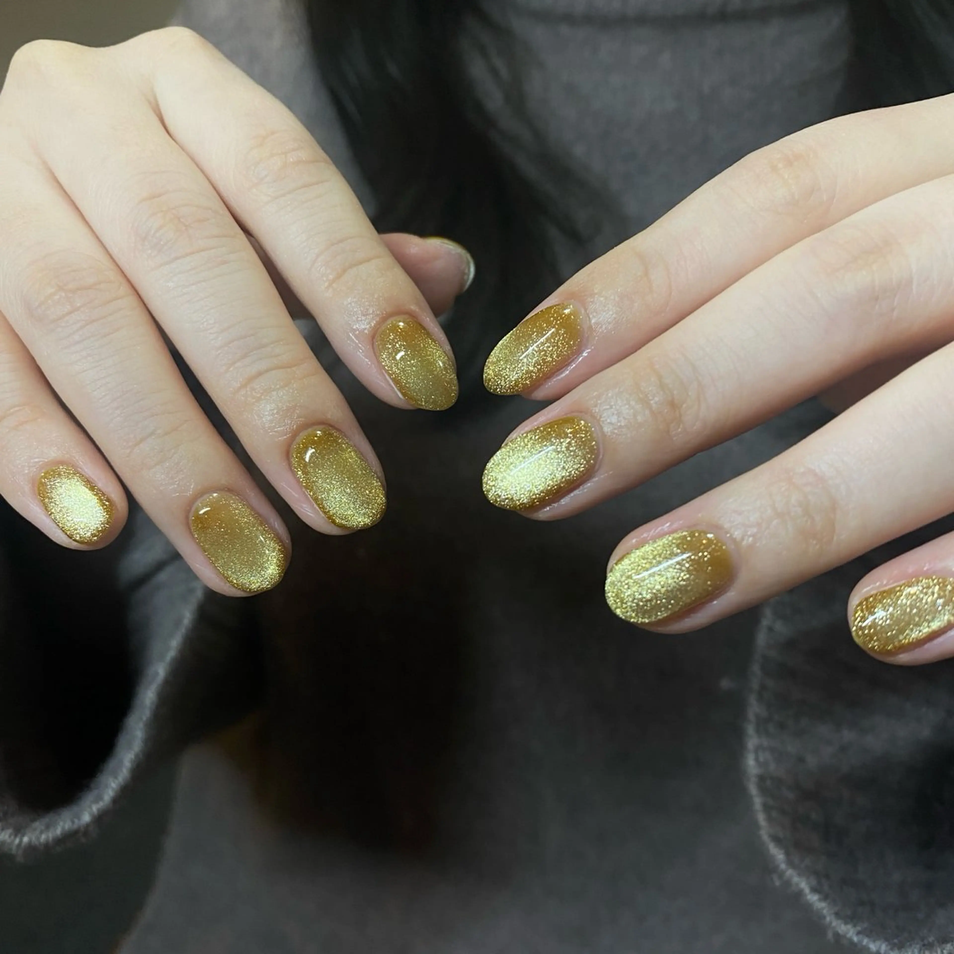 ネイル ゴールド キラキラネイル マグネットネイル ハンドネイル ハンドケア 🎀NAIL🎀 AI🪄︎︎◝✩のネイルデザイン