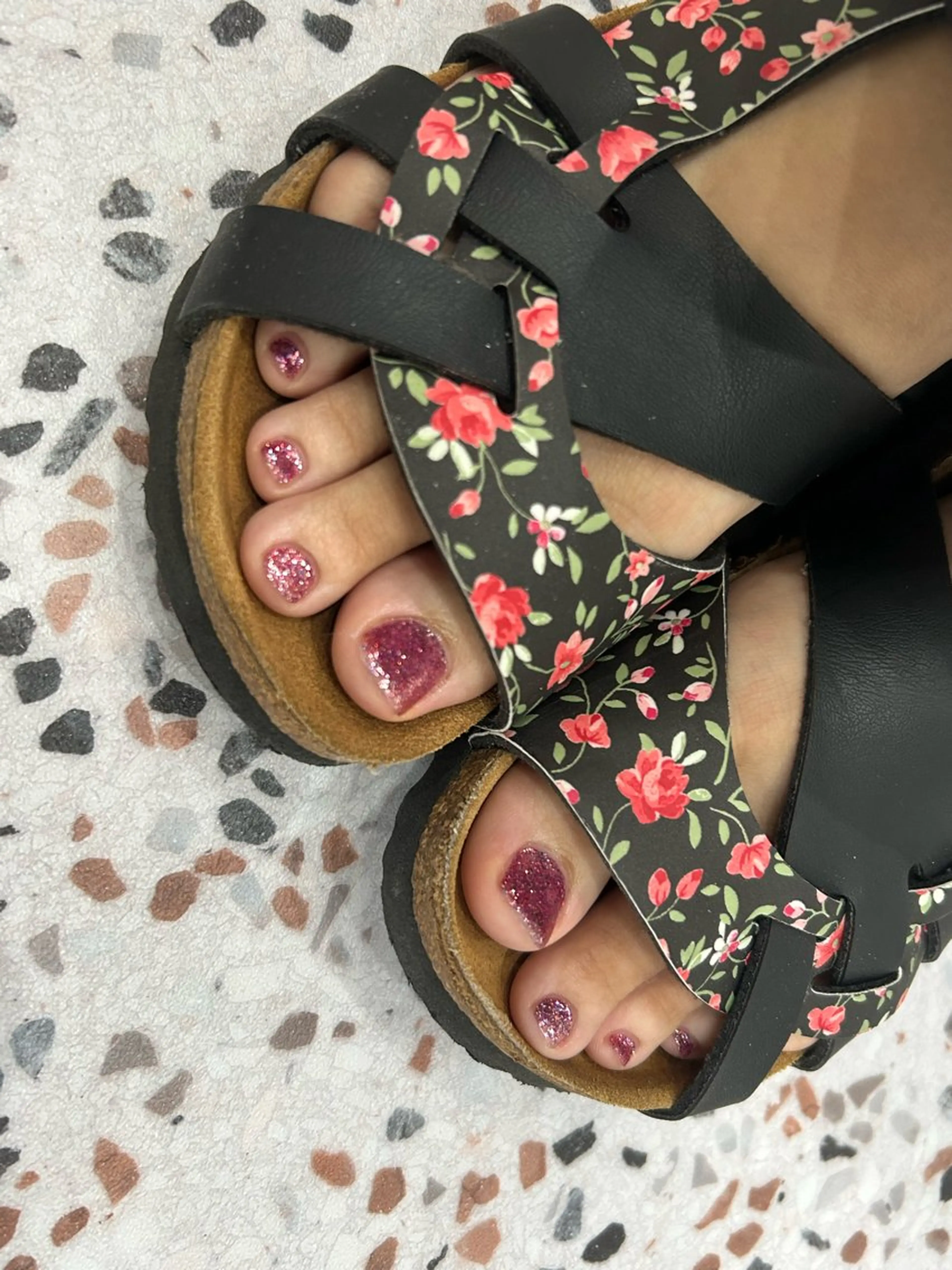 フットenoiグリッター🤍オフケア込みの写真