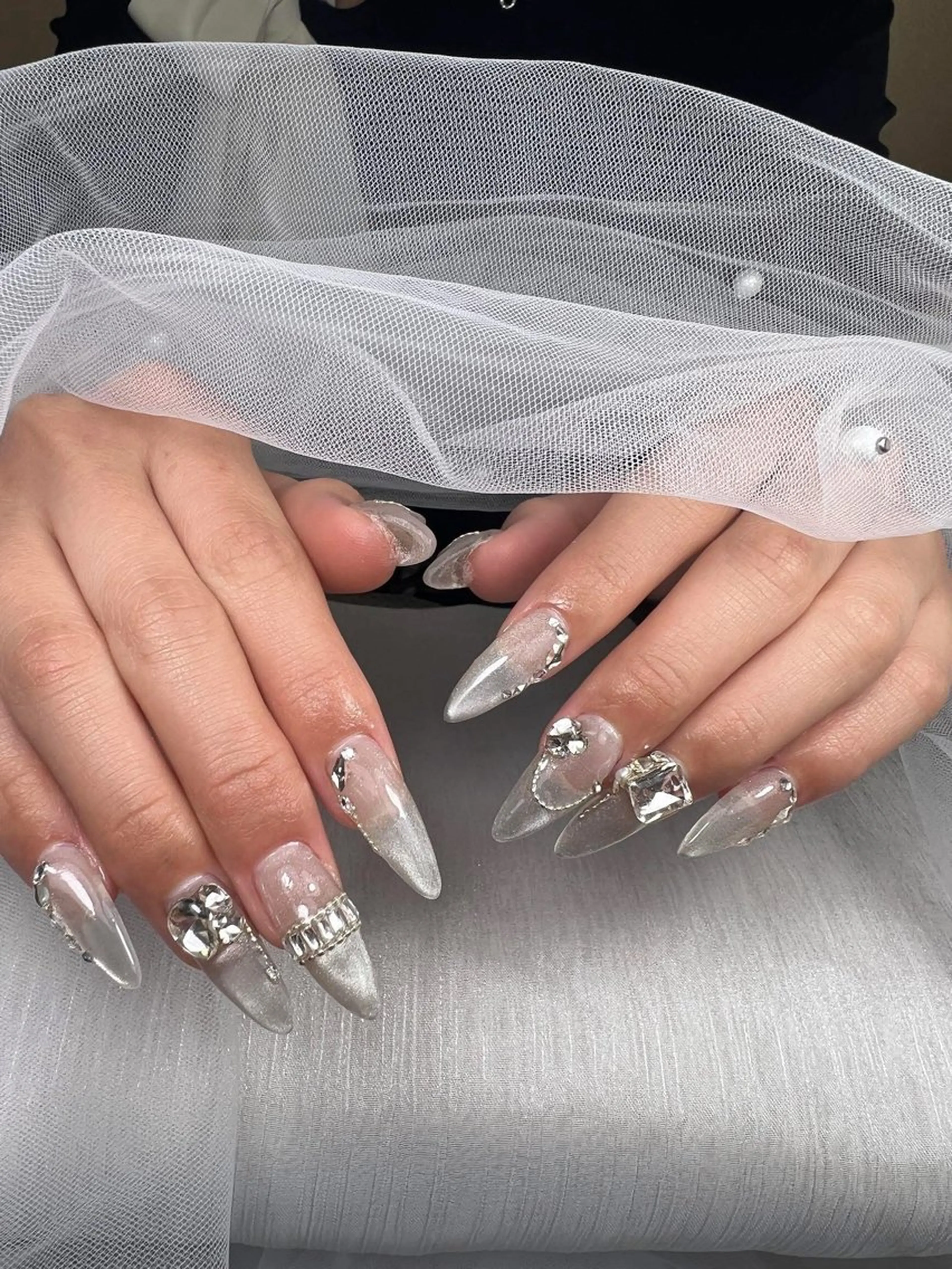 ネイル アートネイル オーロラネイル チークネイル 長さ出し フットネイル ハンドネイル ハンドケア Mio_ Noiranailのネイルデザイン