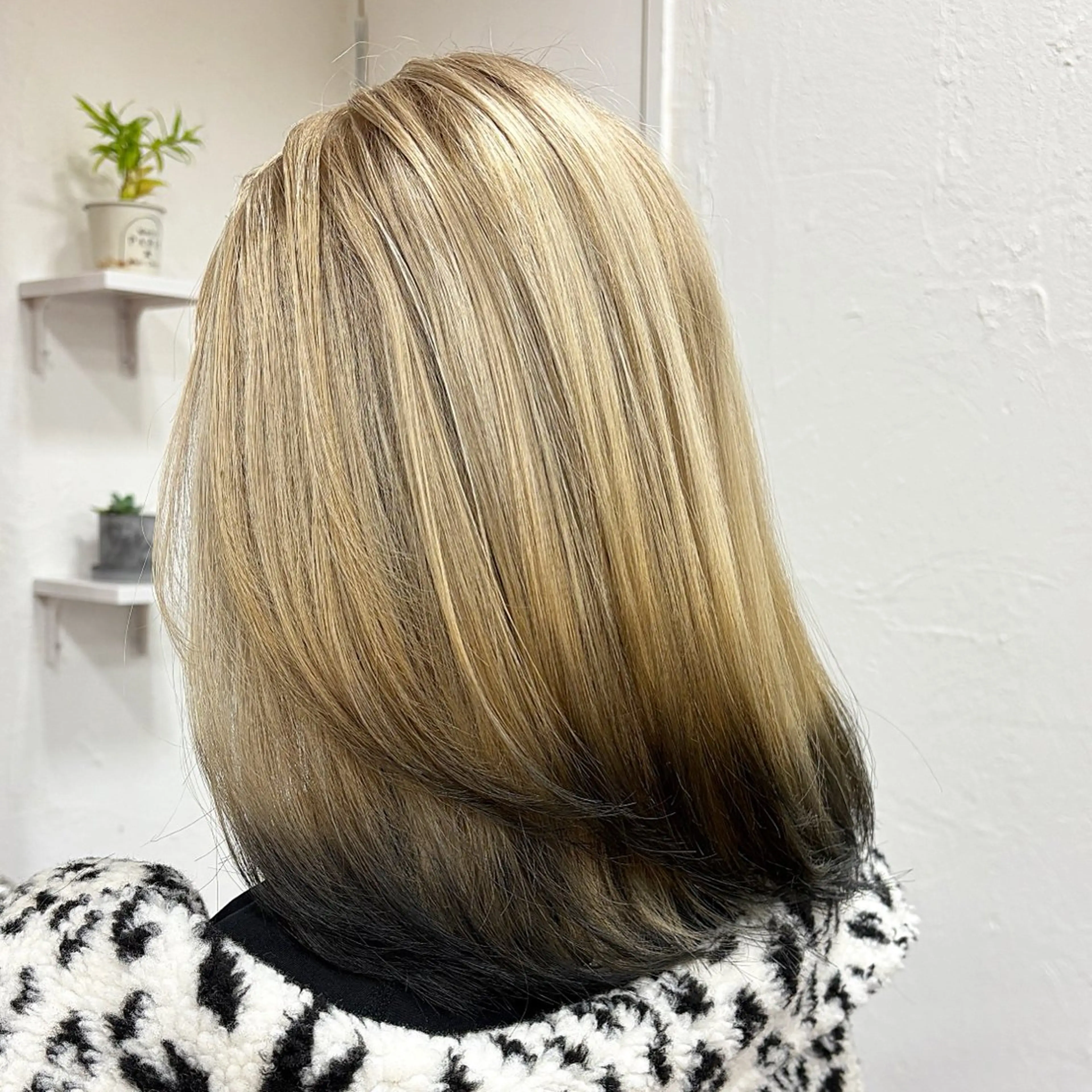 ミディアム カラー ブリーチ hair make MUI所属・ひらの ももかのヘアスタイル