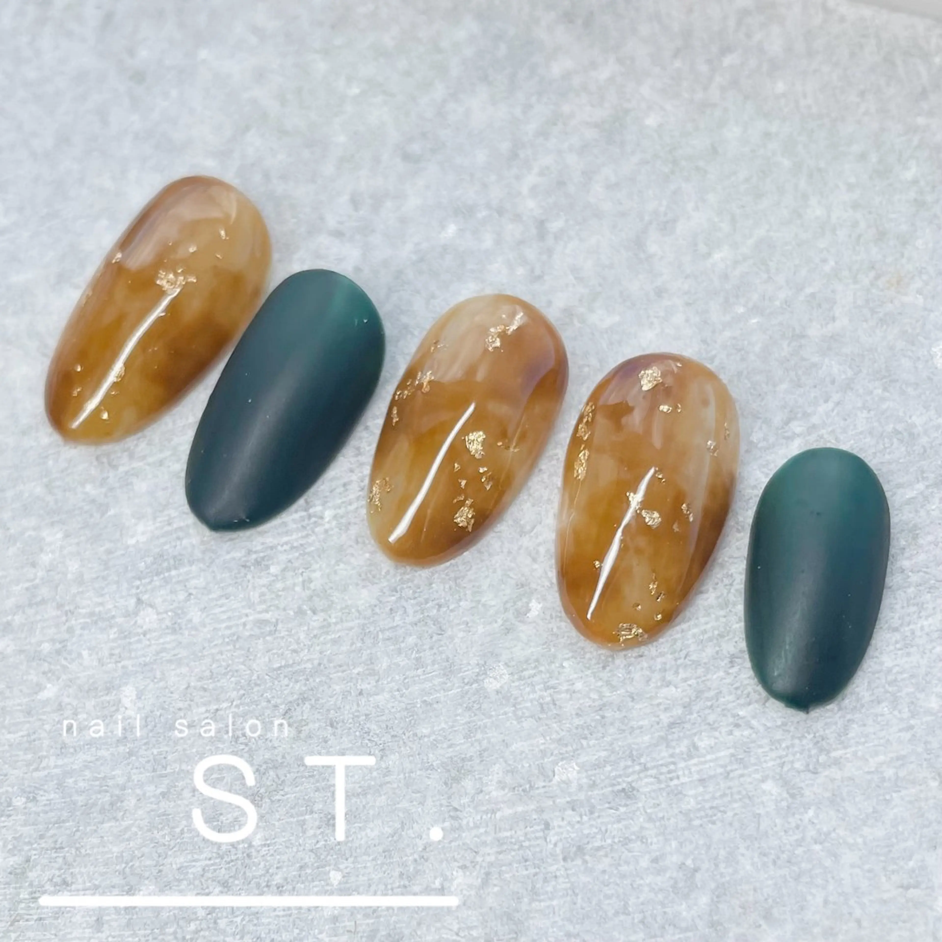 ネイル べっ甲ネイル マットネイル 以頭 遥夏のネイルデザイン