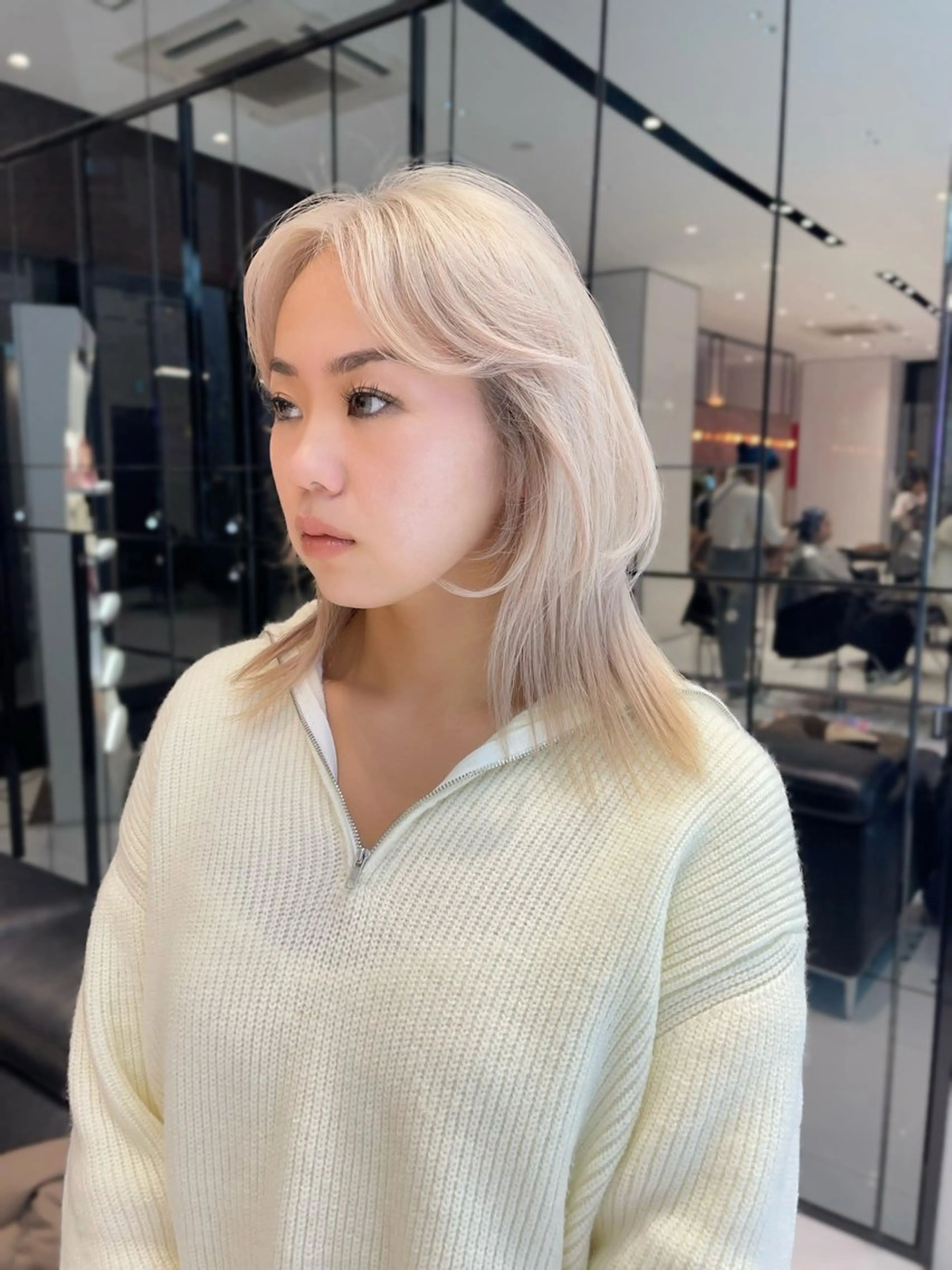 セミロング カラー ベージュカラー ブリーチ ブロンド ブロンドベージュ ケアブリーチ ヘアカラー トリートメント ヘアセット keen 吉祥寺所属・【韓国❤️海外ヘア】 AYAKAのヘアスタイル