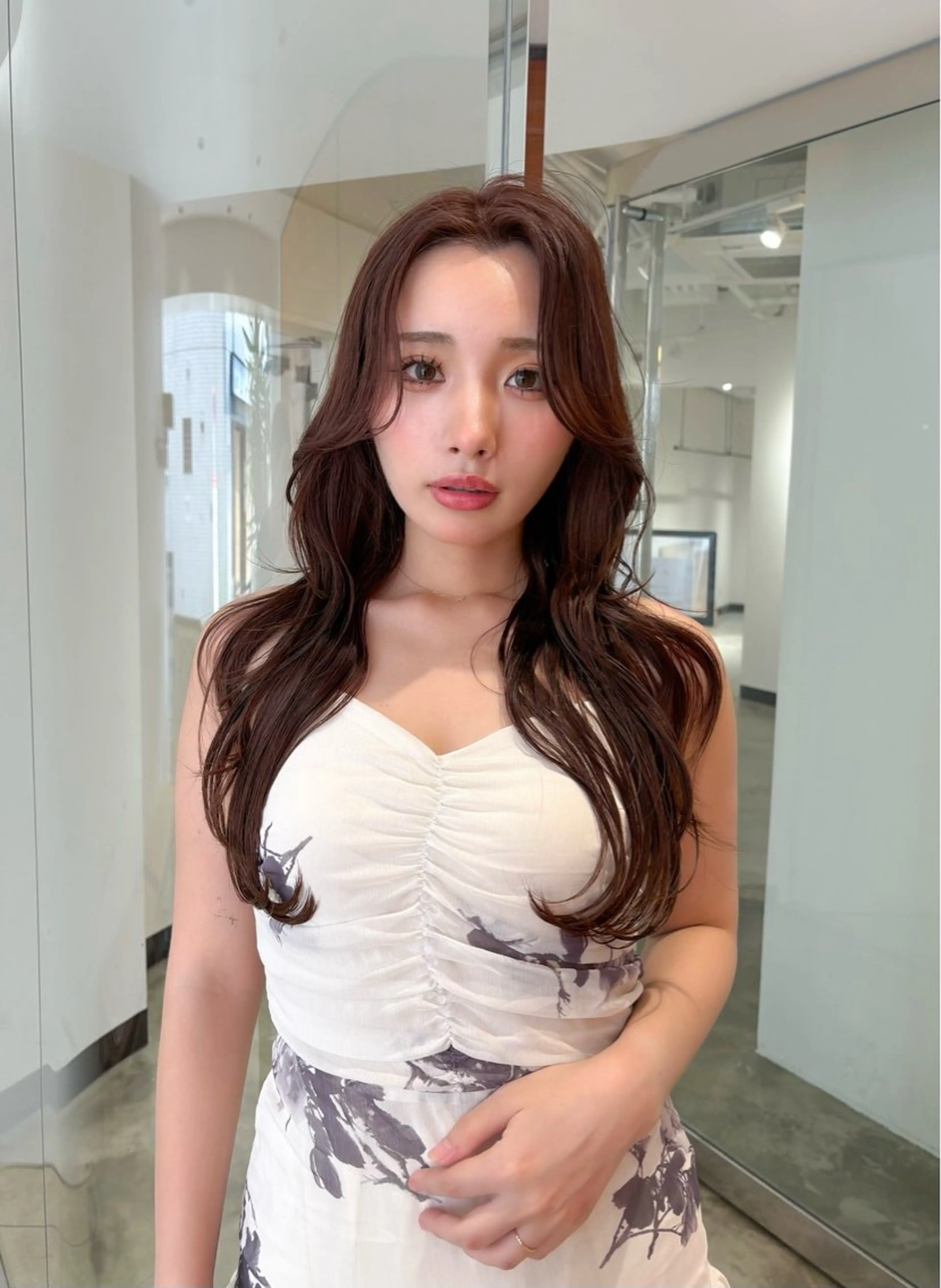 ✨💕【📷ロングの方でSNS撮影可能な女性📷】韓国ヘアカットorバタフライレイヤー＋艶カラー（カットのみも可）💕✨の写真