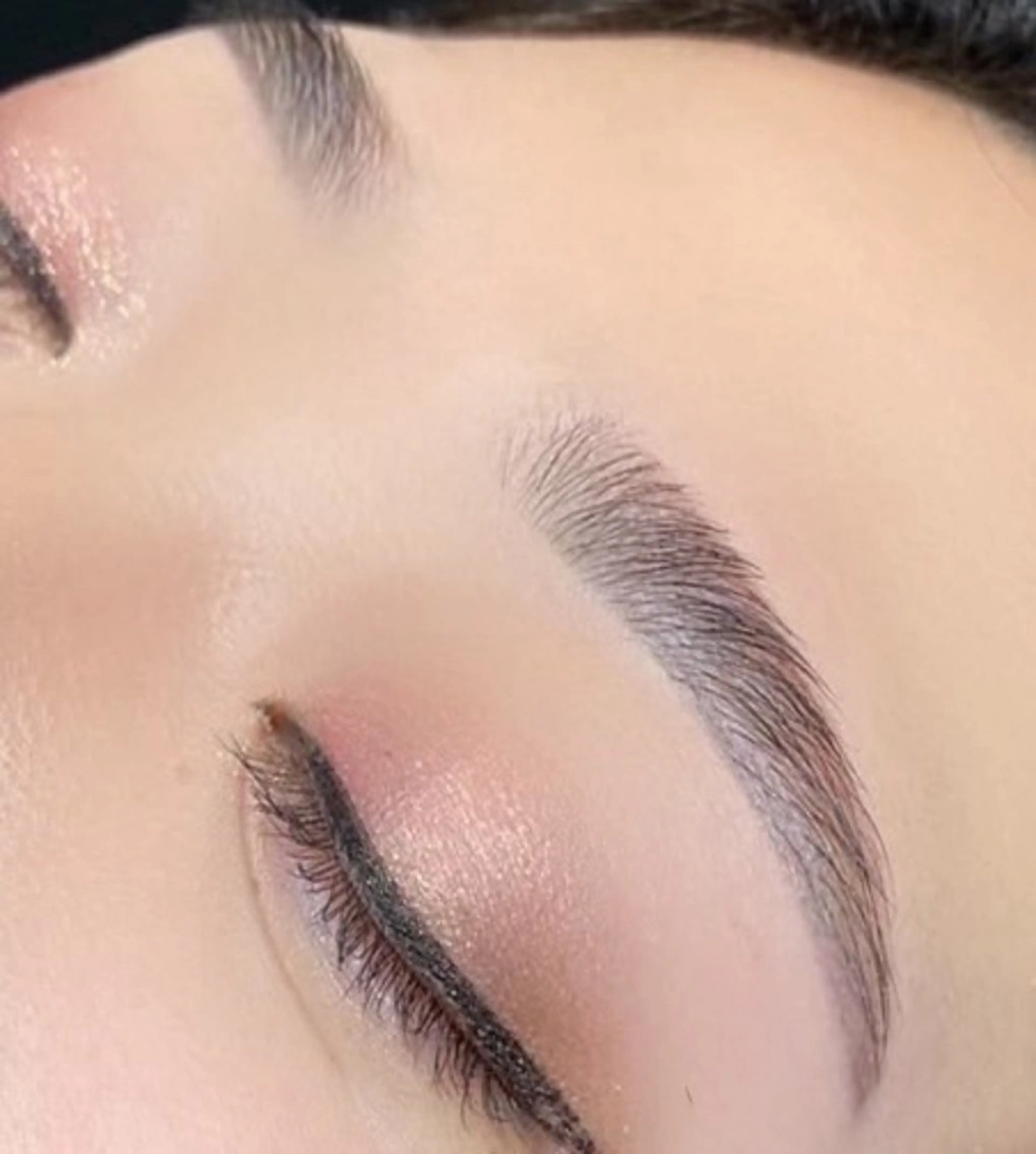 アイブロウ salon de blue所属・salon de blue五反田　土屋のマツエク・マツパデザイン