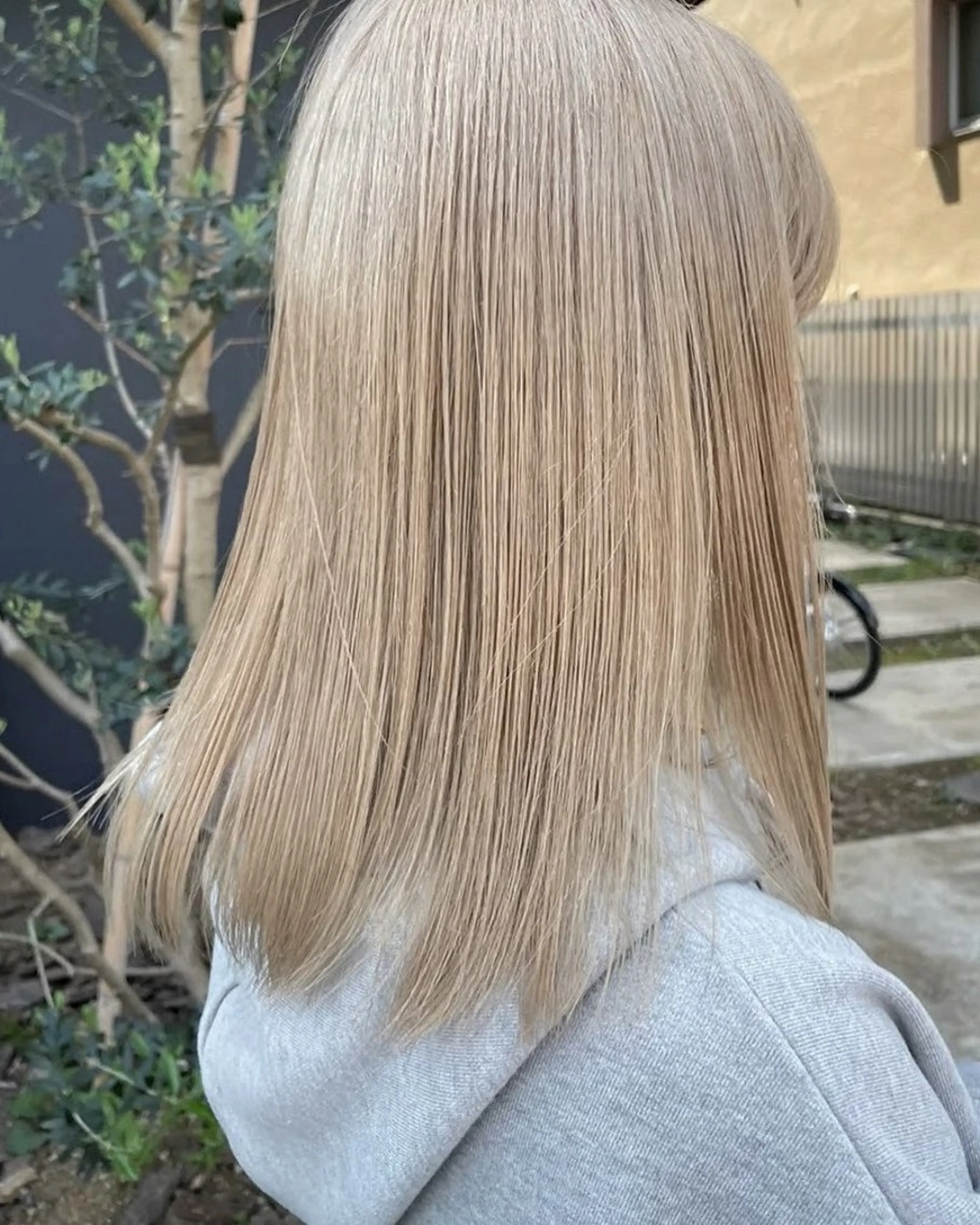 ミディアム カラー 鶴井 美空のヘアスタイル