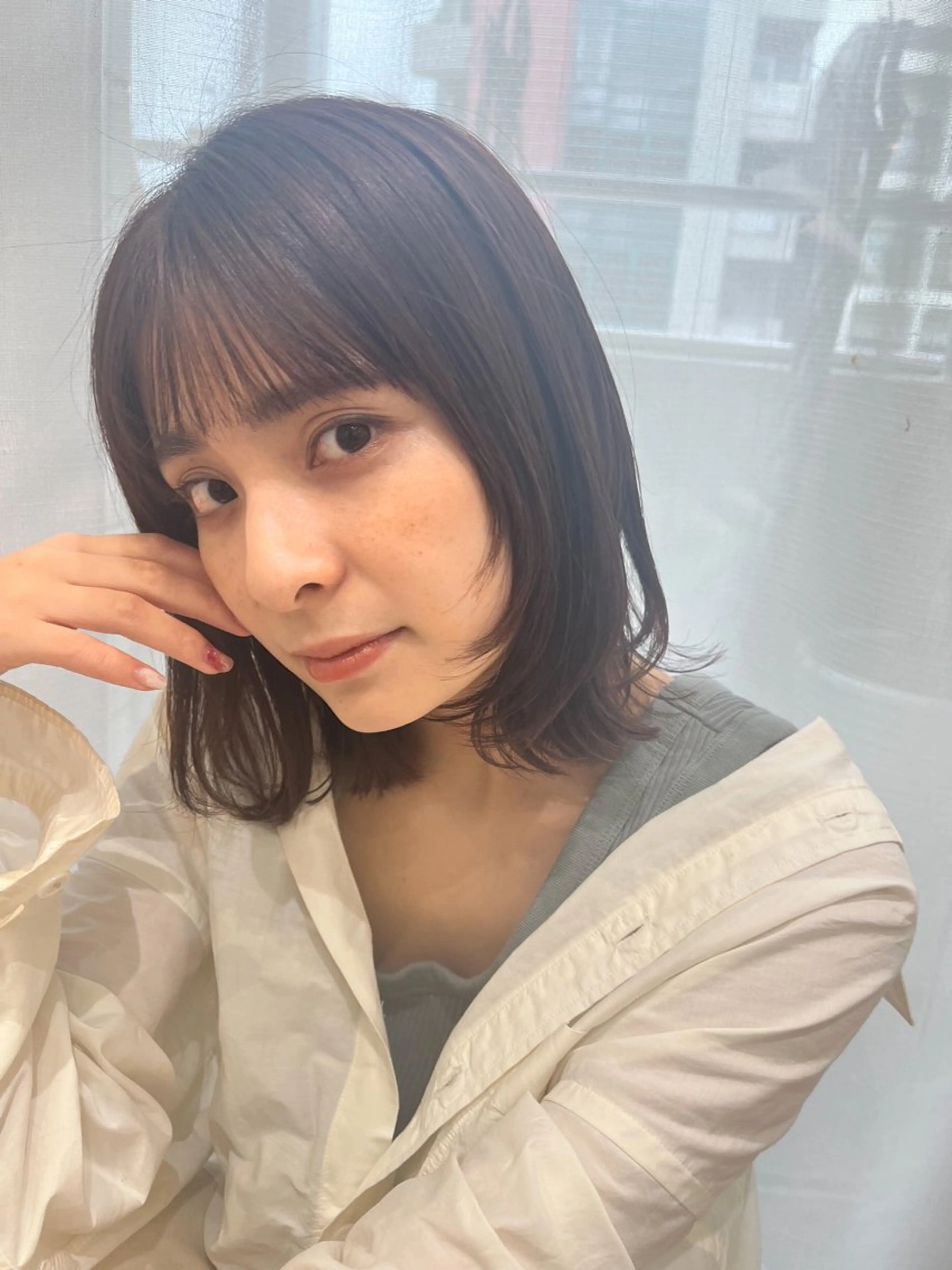 ミディアム 顔まわりレイヤー 顔周りカット レイヤーカット カット ヘアカラー トリートメント 透明感カラー│ レイヤーヘア中居美樹のヘアスタイル