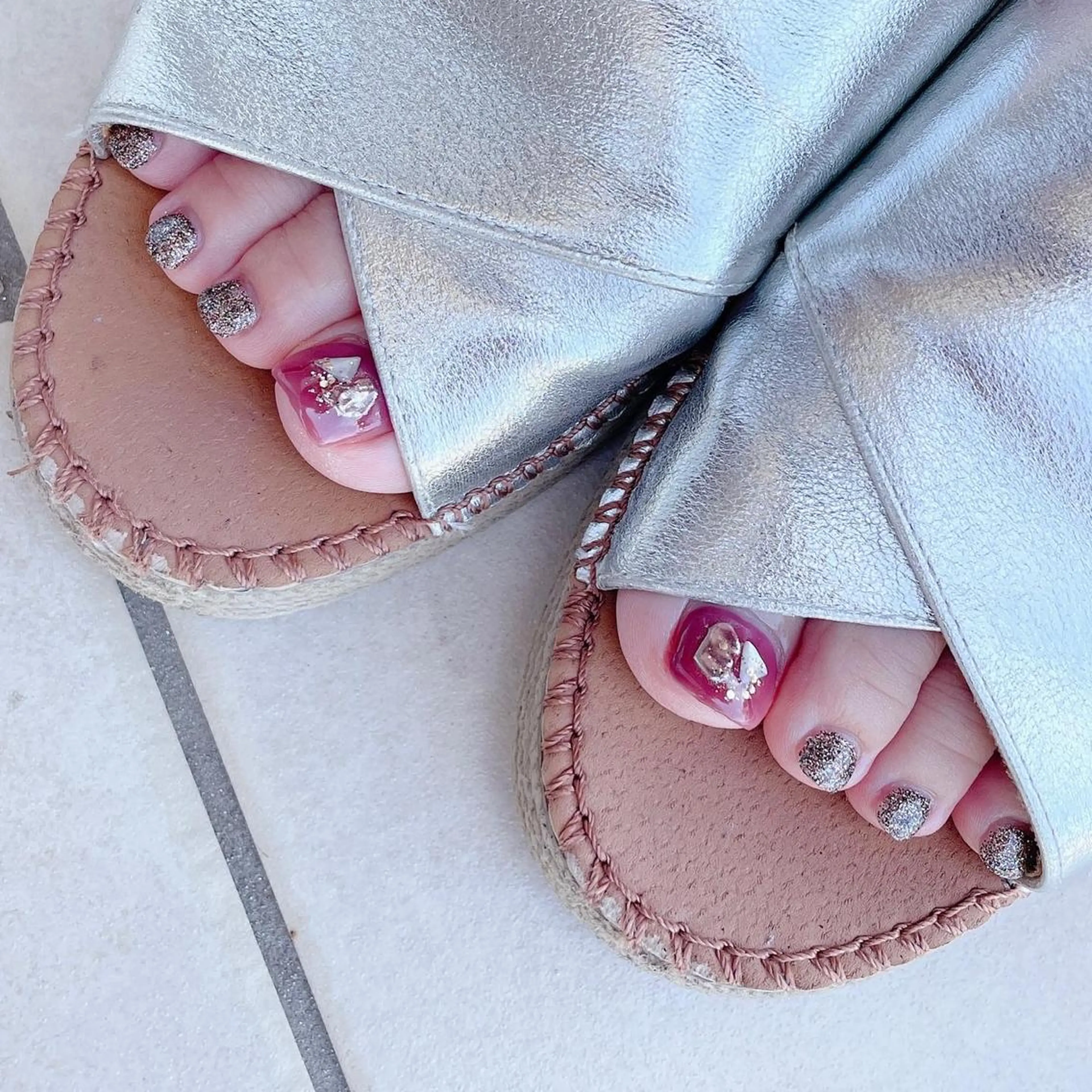 ネイル フットネイル Lilly Co.のネイルデザイン