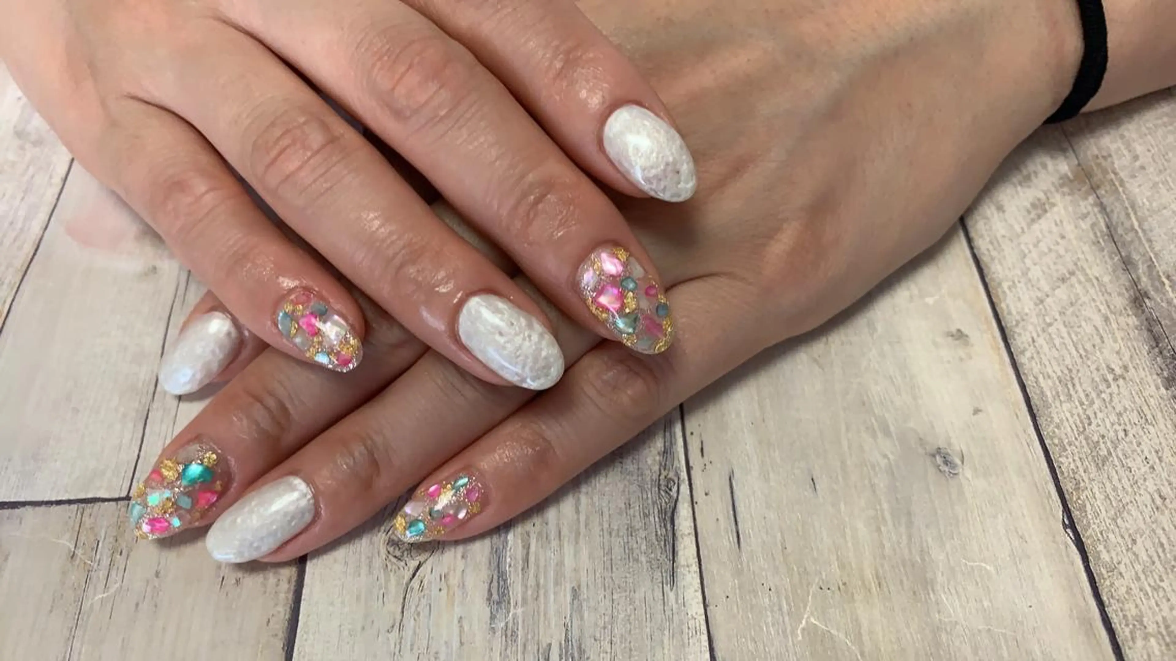 ネイル ストーンネイル nico.nico.mark NAIL所属・小林 梓のエステ・リラクイメージ