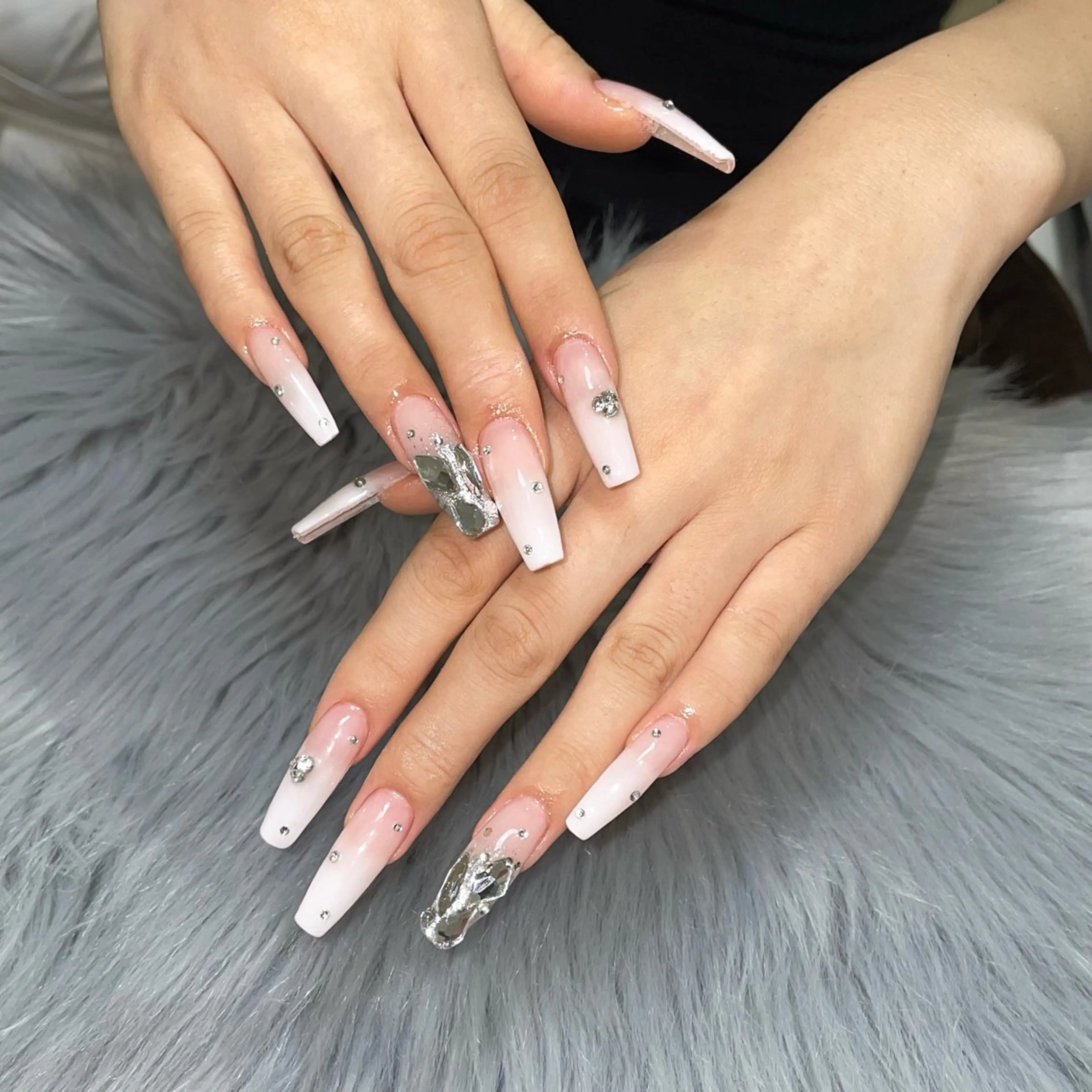 ネイル 長さ出し ラメ(グリッター) ハンドネイル RICO NAIL所属・RICO Nail パーツつけ放題🌈のネイルデザイン
