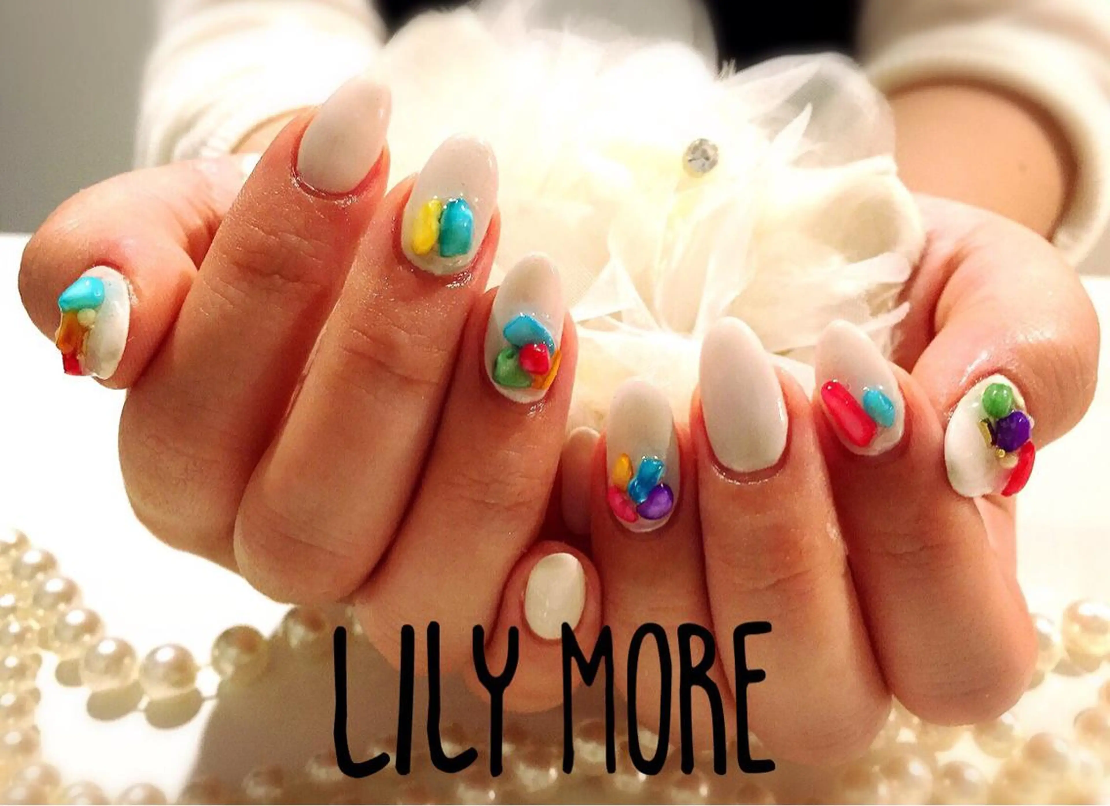 ネイル ストーンネイル Lily closetのネイルデザイン