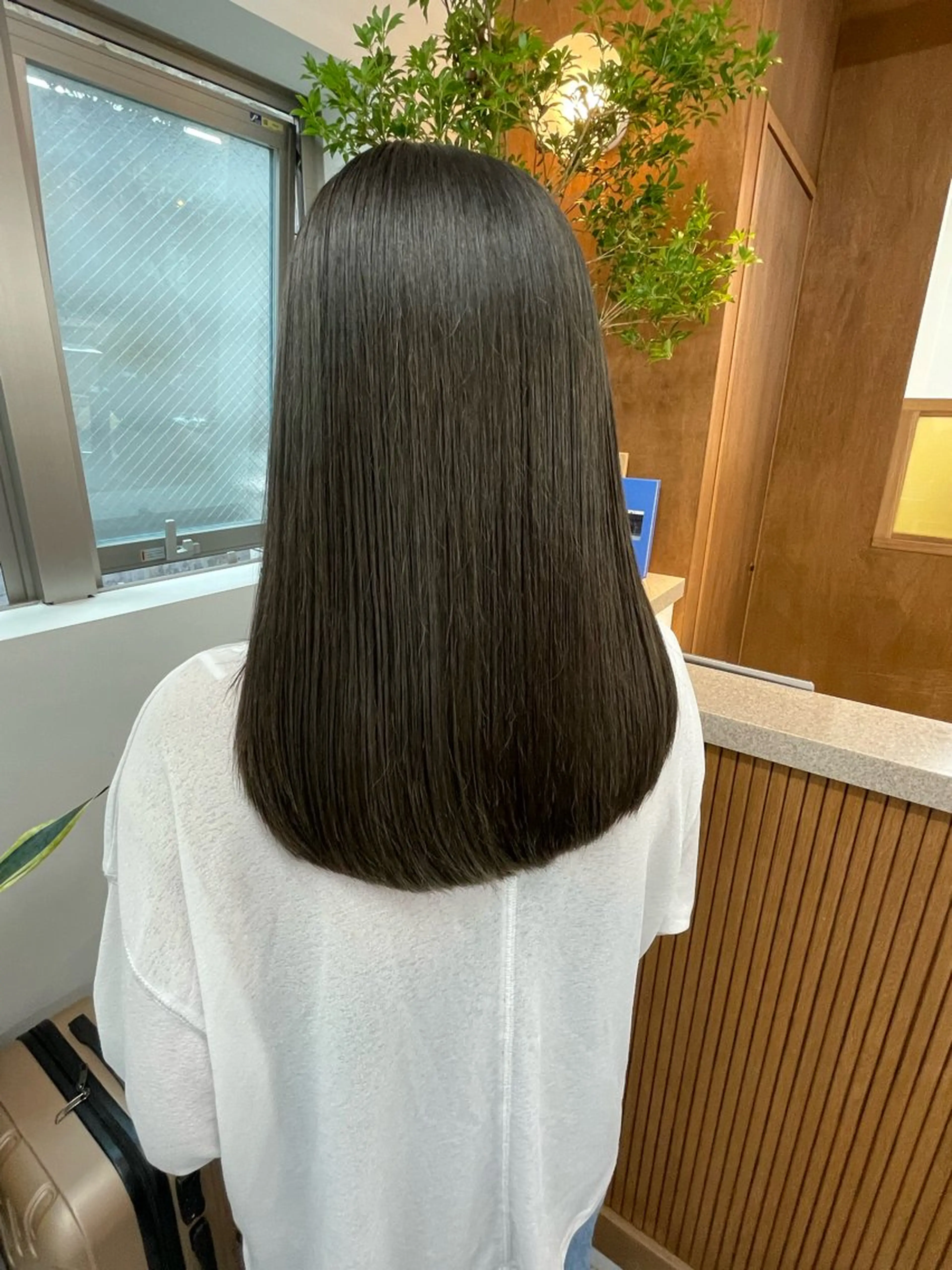 セミロング カット ヘアカラー トリートメント 透明感・艶カラー/ 坂田友梨奈のヘアスタイル