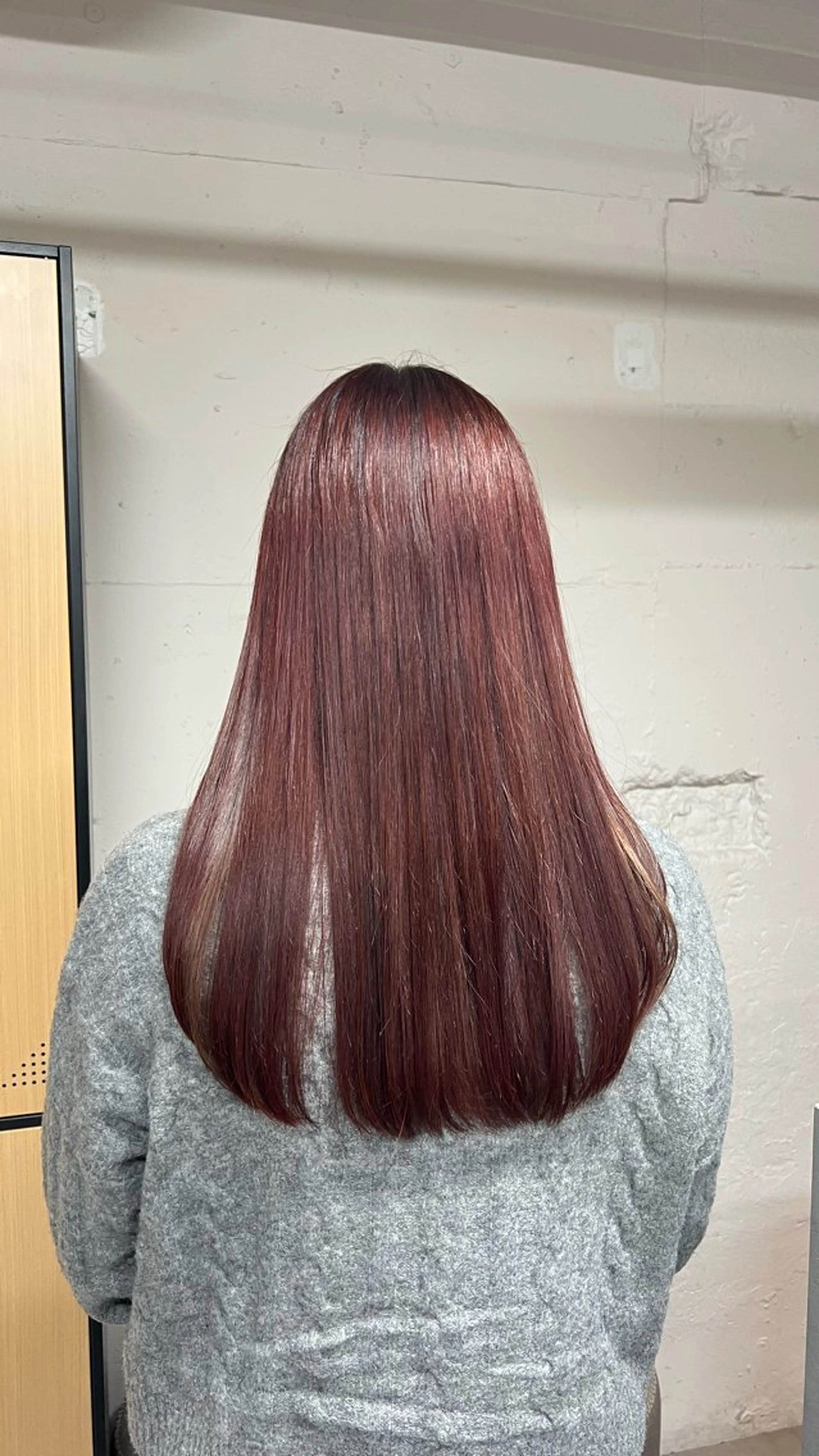 ロング カラー レッドカラー カット ヘアカラー 🎀tokute ナオ🧸のヘアスタイル