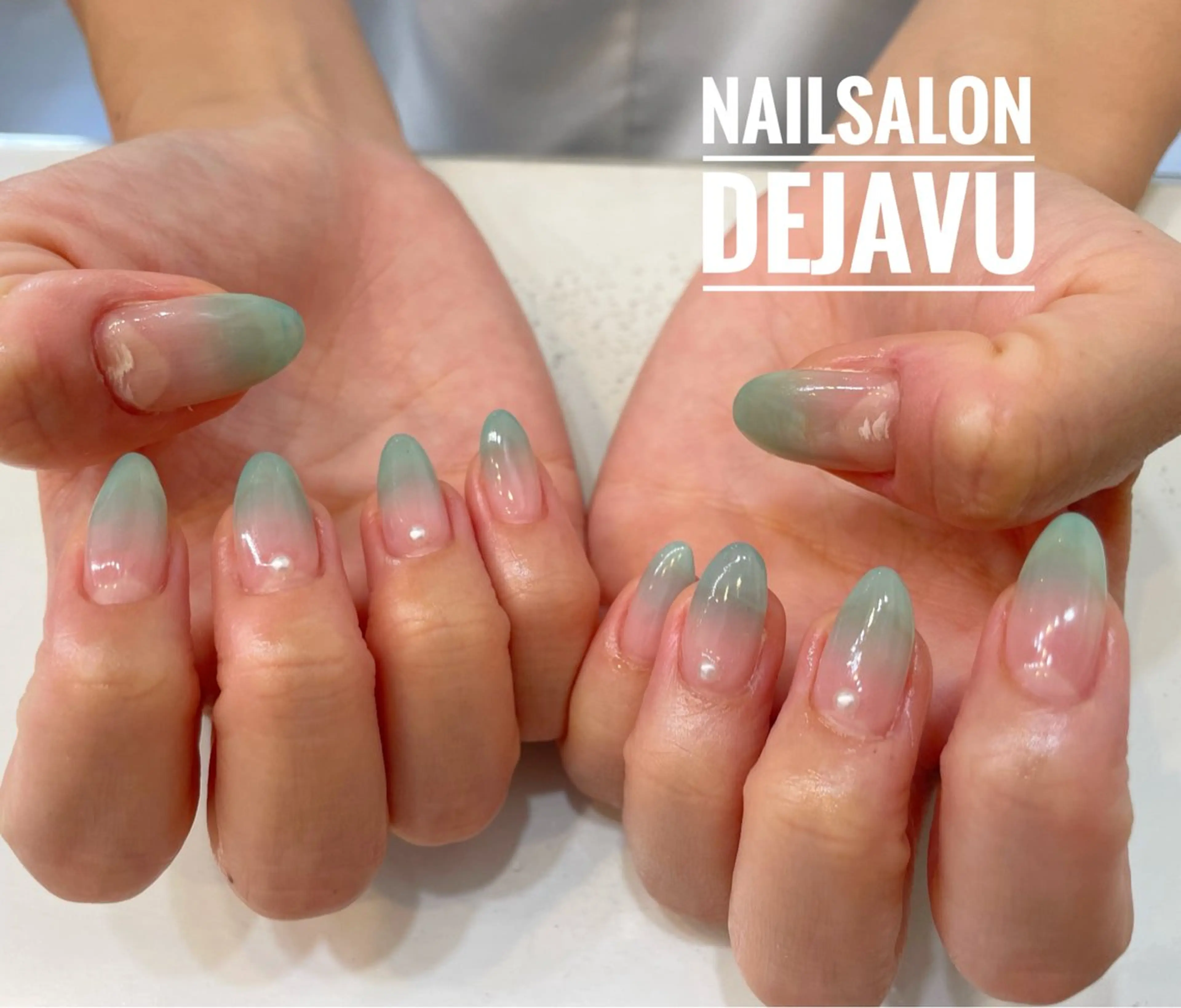 ネイル グラデーション ストーンネイル ハンドネイル Nailsalon Dejavu  Yokosuka所属・Nailsalon Dejavuのネイルデザイン