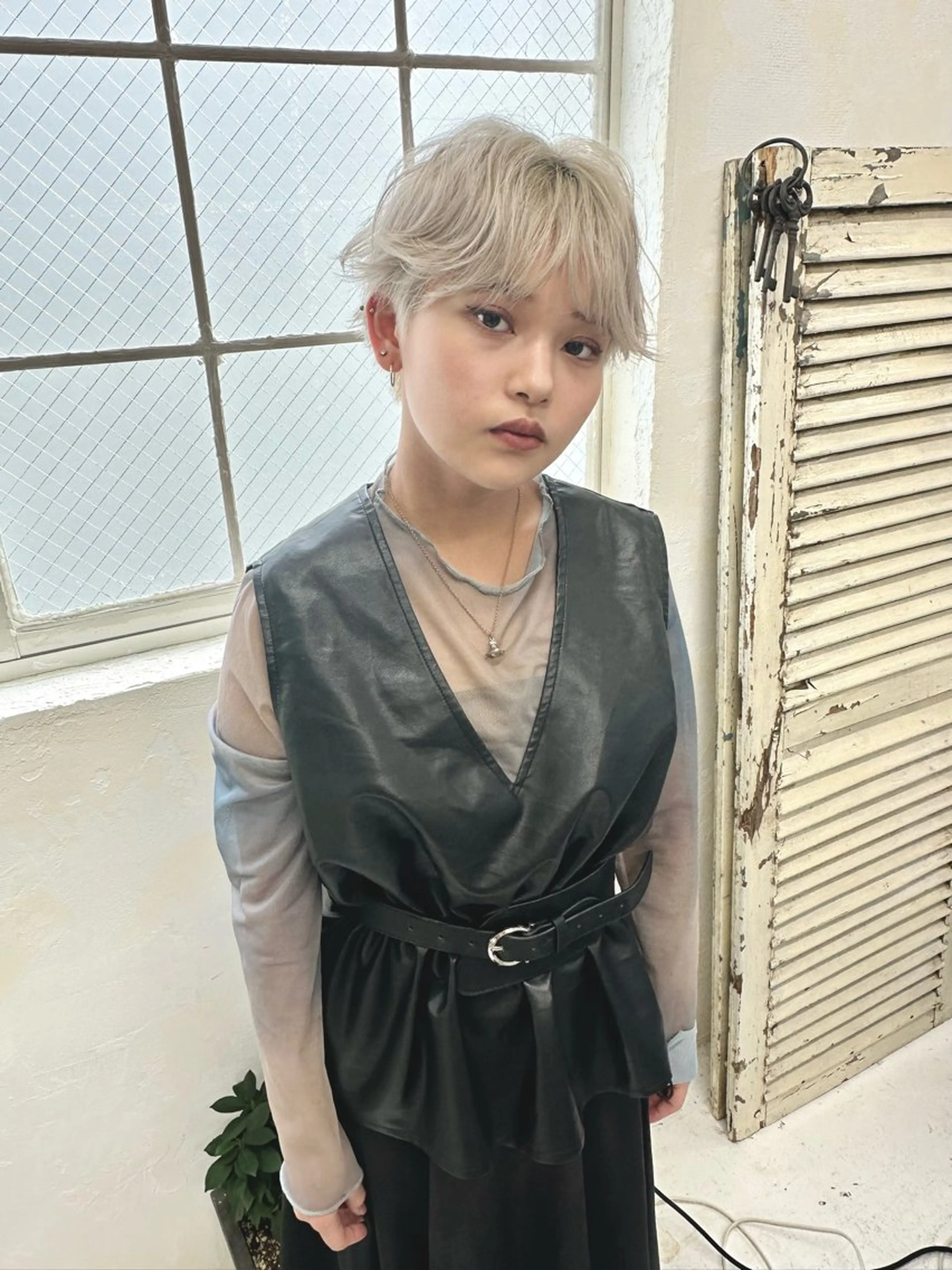 ショート カラー パーマ ヘアアレンジ ウルフとハイトーン みっちー✂️のヘアスタイル