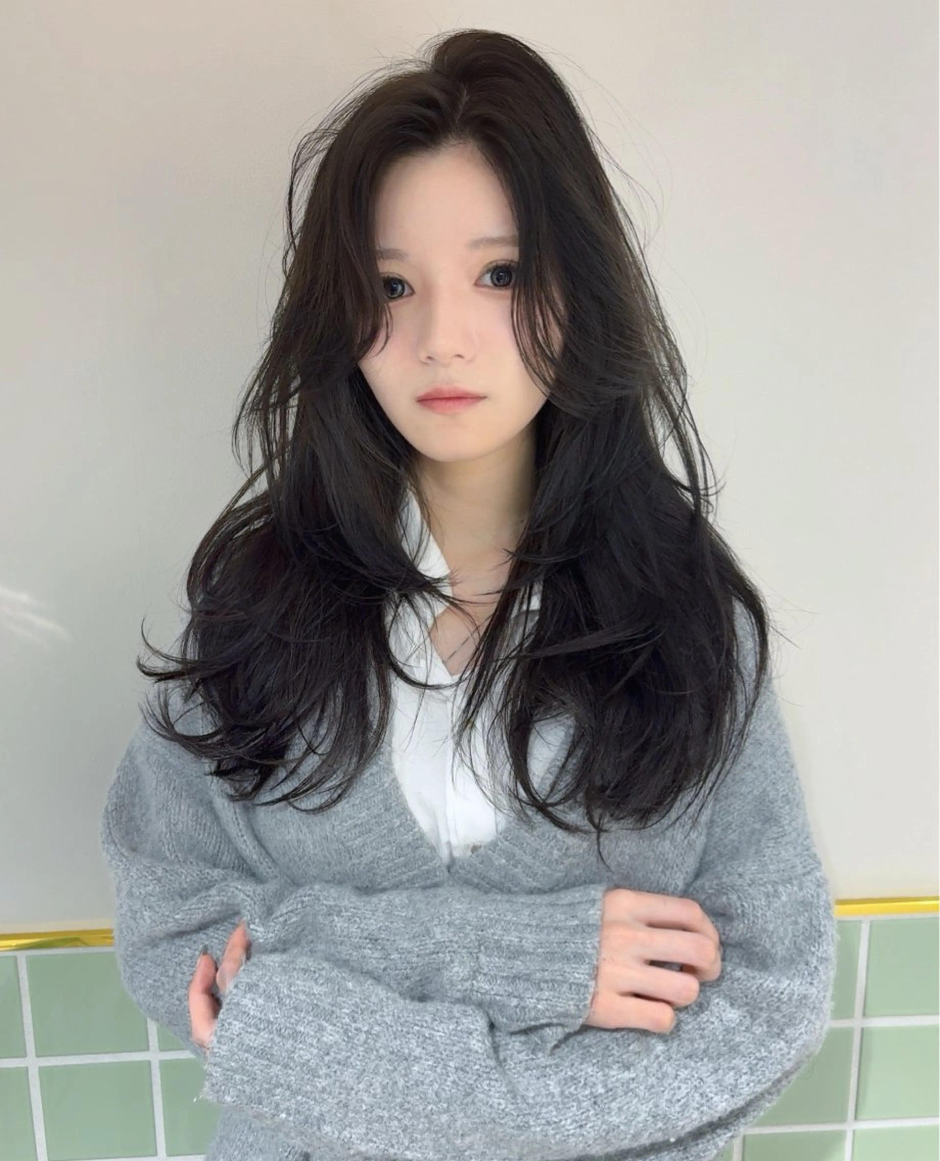 セミロング カラー ヘアアレンジ 透明感カラー くびれヘア 顔まわりレイヤー 顔周りカット 韓国風ヘア カット ヘアカラー トリートメント ヘッドスパ ヘアセット ®️レイヤー/透明感 カラー/星野六三四のヘアスタイル