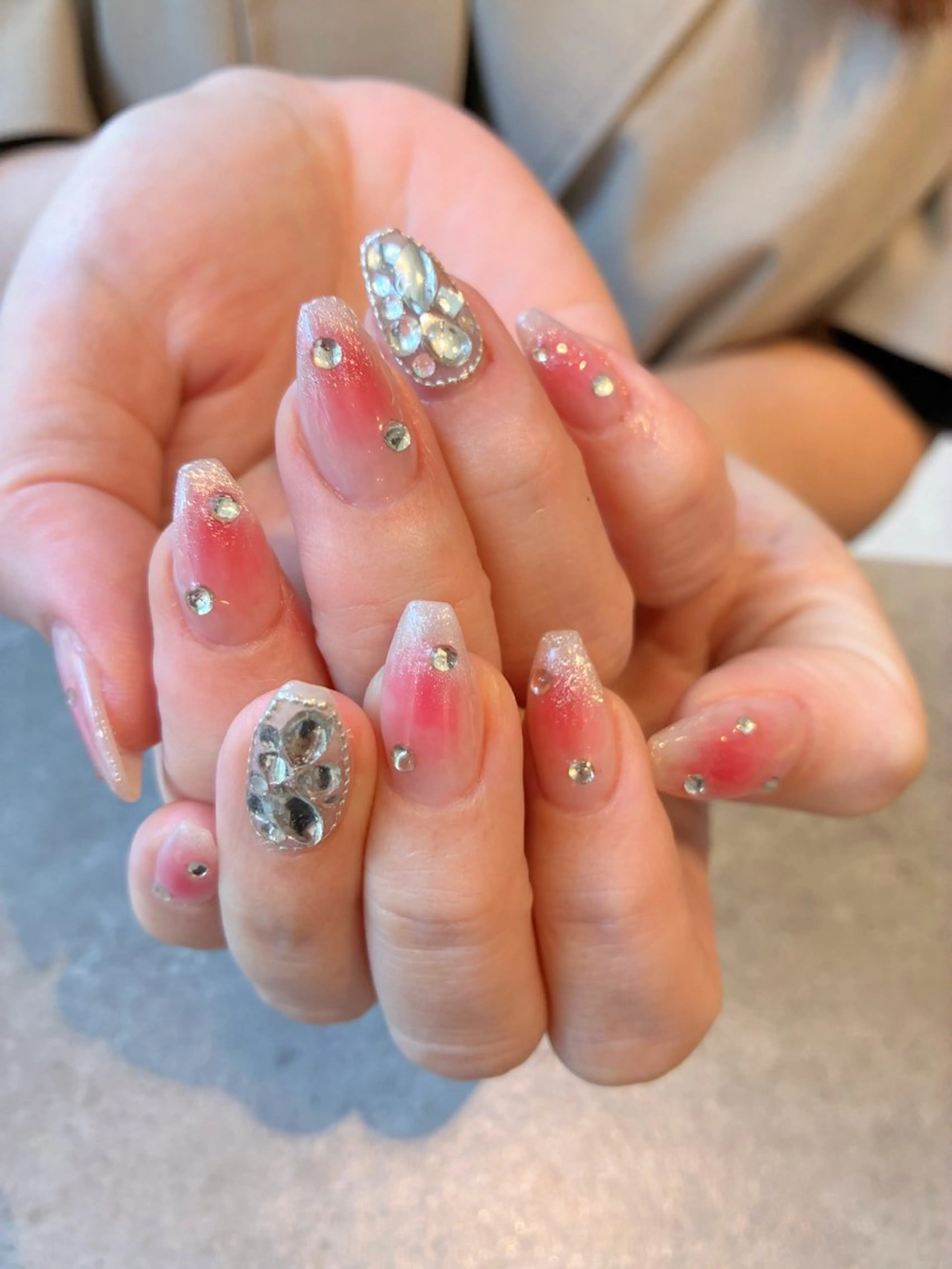 ネイル チークネイル Nest 岩崎のネイルデザイン